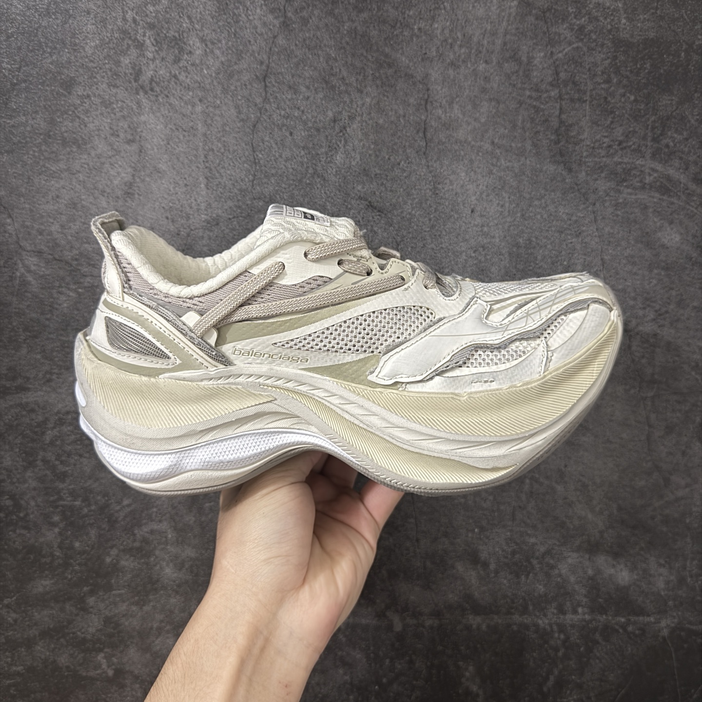 【OK纯原】Balenciaga巴黎世家26代 Jet 压纹印花 圆头厚底4.25cm 低帮 老爹鞋 男女款 米白色 市场老牌巴黎世家大厂出品 品质价格无需多言 原鞋原材料打造 一比一细节还原 此款相对之前款式轻质很多 超厚鞋底增高4-5cm 高街风格 尺码：35-46-选品中心