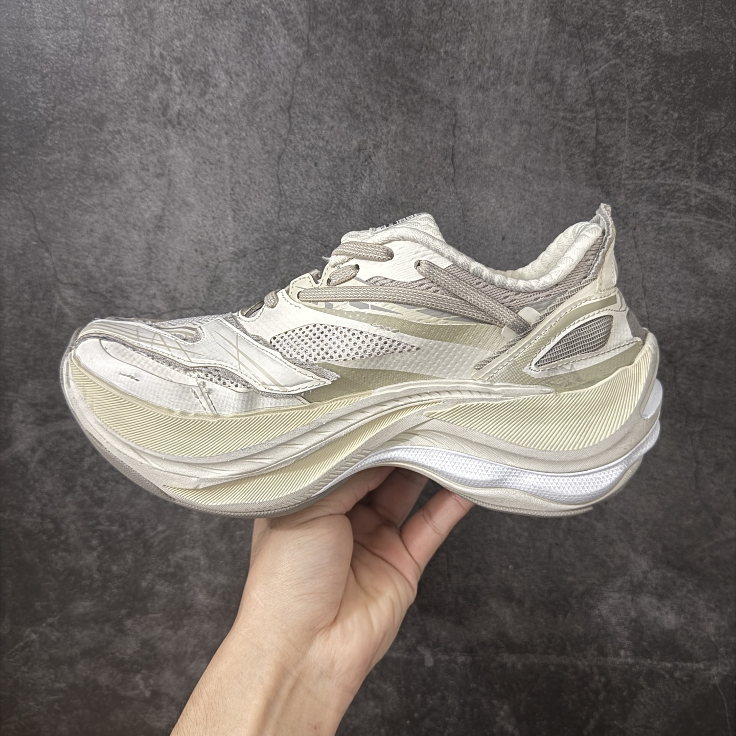 图片[2]-【OK纯原】Balenciaga巴黎世家26代 Jet 压纹印花 圆头厚底4.25cm 低帮 老爹鞋 男女款 米白色 市场老牌巴黎世家大厂出品 品质价格无需多言 原鞋原材料打造 一比一细节还原 此款相对之前款式轻质很多 超厚鞋底增高4-5cm 高街风格 尺码：35-46-选品中心