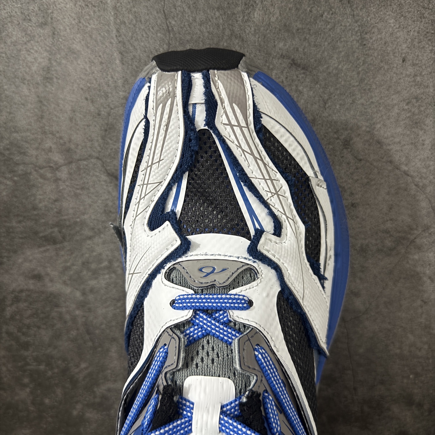 图片[5]-【XA纯原】Balenciaga巴黎世家26代 Jet 压纹印花 圆头厚底4.25cm 低帮 老爹鞋 蓝白色 市场老牌巴黎世家大厂出品 品质价格无需多言 原鞋原材料打造 一比一细节还原 此款相对之前款式轻质很多 超厚鞋底增高4-5cm 高街风格-选品中心