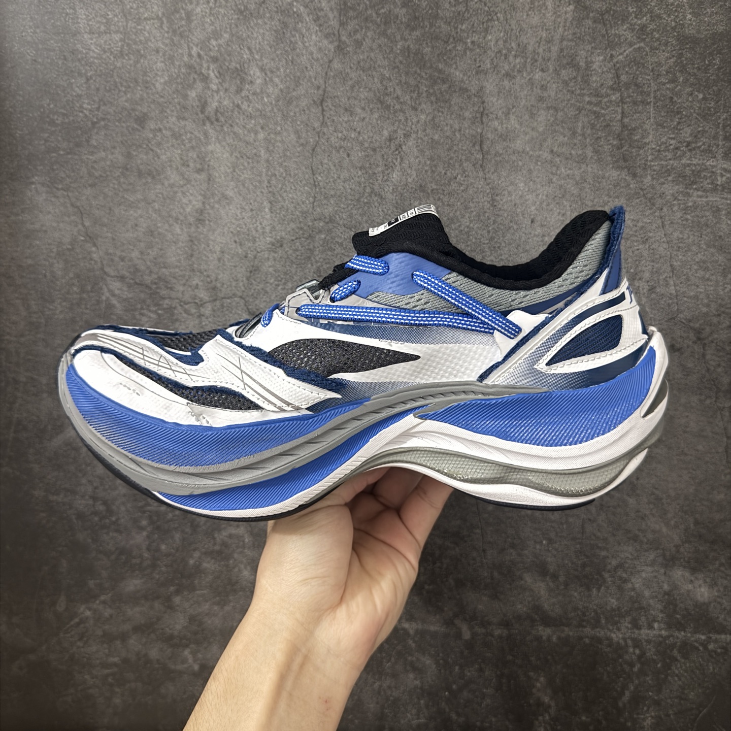 图片[2]-【XA纯原】Balenciaga巴黎世家26代 Jet 压纹印花 圆头厚底4.25cm 低帮 老爹鞋 蓝白色 市场老牌巴黎世家大厂出品 品质价格无需多言 原鞋原材料打造 一比一细节还原 此款相对之前款式轻质很多 超厚鞋底增高4-5cm 高街风格-选品中心