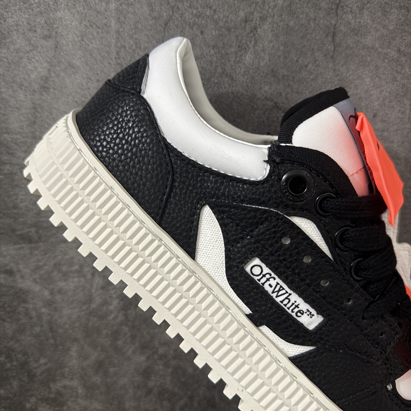 图片[7]-【纯原版】OFF-WHITE 3.0 Off Court 小牛皮 圆头系带 低帮休闲休闲鞋 标签的独特风格上脚就是焦点 外观很有设计感，个性独特，辨识度拉满 尺码：36 37 38 39 40 41 42 43 44 45 46 47-选品中心