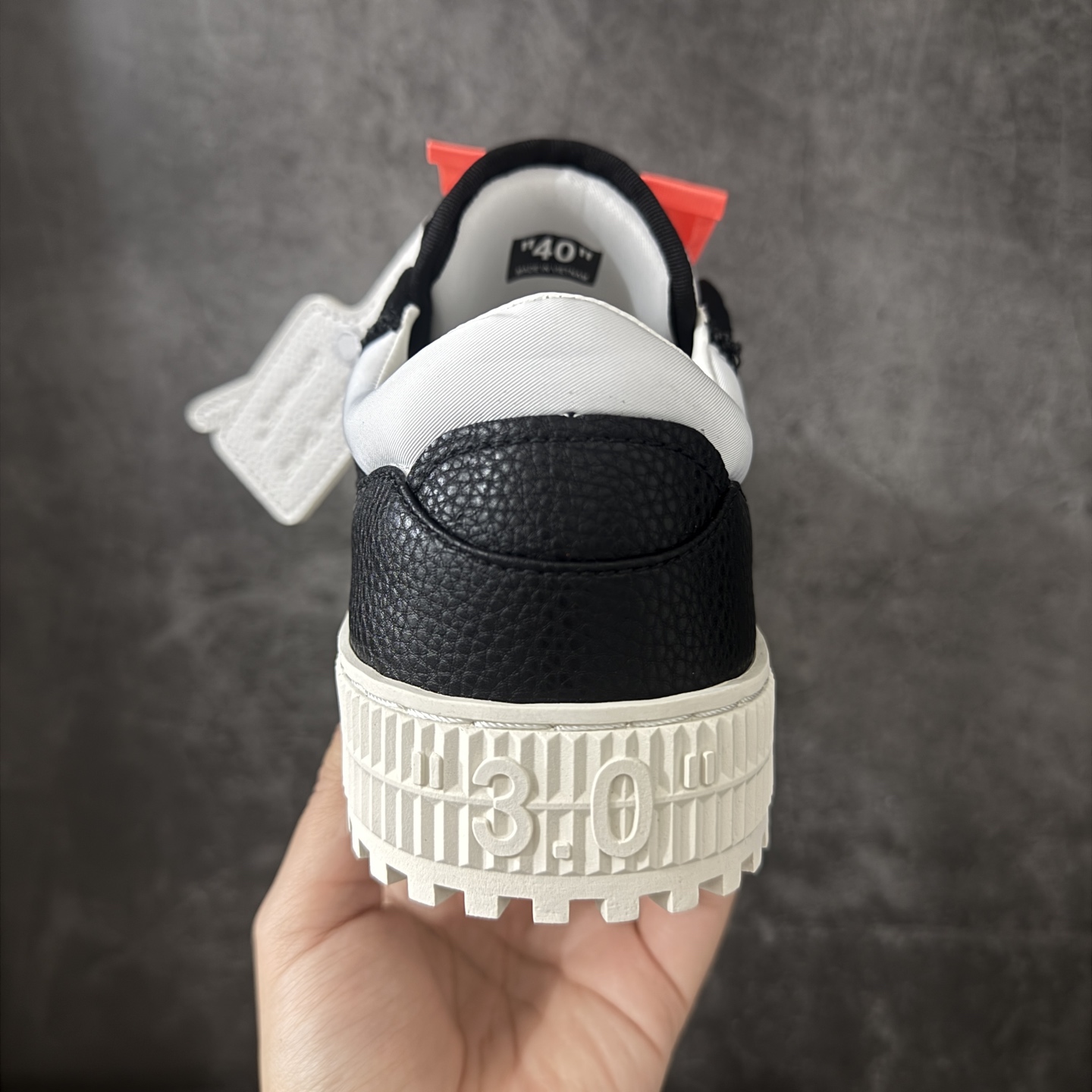图片[4]-【纯原版】OFF-WHITE 3.0 Off Court 小牛皮 圆头系带 低帮休闲休闲鞋 标签的独特风格上脚就是焦点 外观很有设计感，个性独特，辨识度拉满 尺码：36 37 38 39 40 41 42 43 44 45 46 47-选品中心