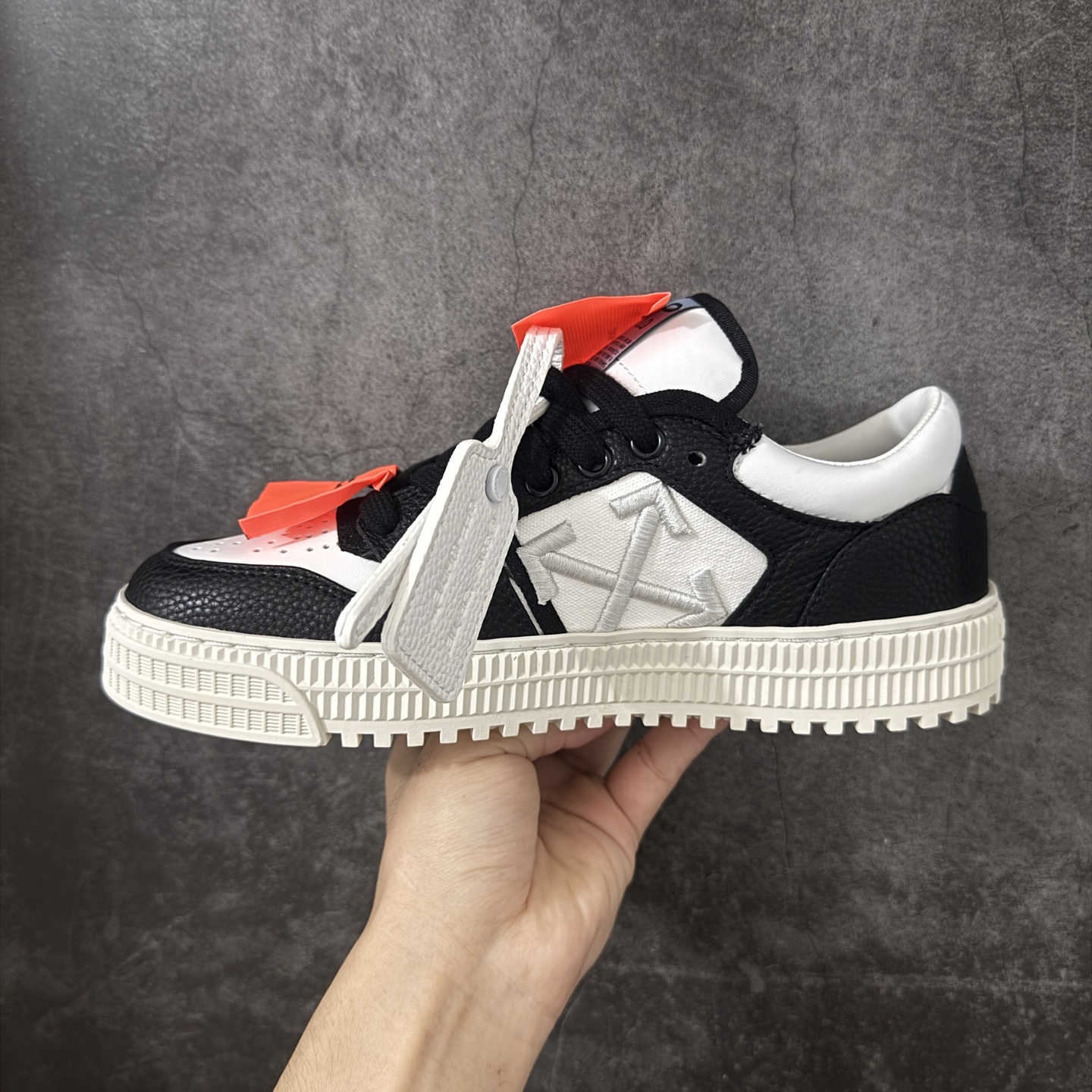 图片[2]-【纯原版】OFF-WHITE 3.0 Off Court 小牛皮 圆头系带 低帮休闲休闲鞋 标签的独特风格上脚就是焦点 外观很有设计感，个性独特，辨识度拉满 尺码：36 37 38 39 40 41 42 43 44 45 46 47-选品中心