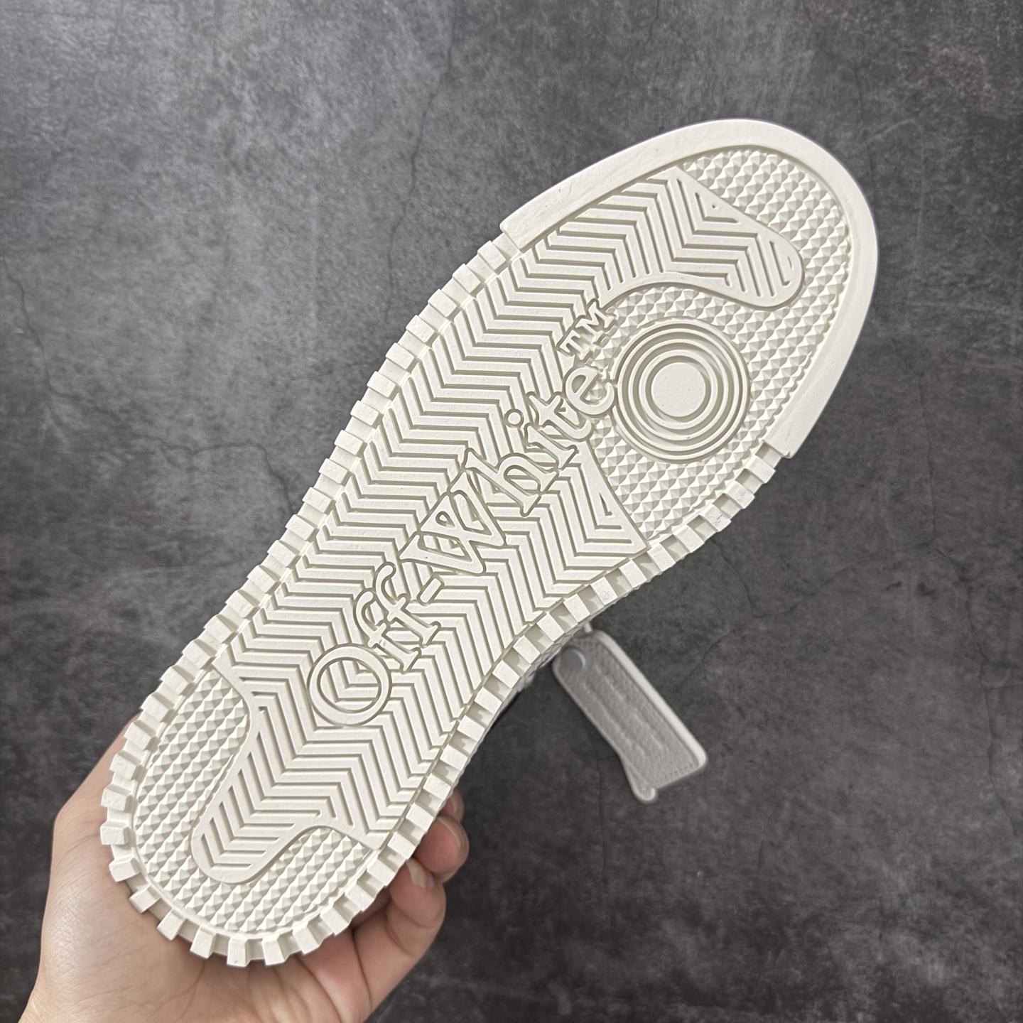 图片[9]-【纯原版】OFF-WHITE 3.0 Off Court 小牛皮 圆头系带 低帮休闲休闲鞋 标签的独特风格上脚就是焦点 外观很有设计感，个性独特，辨识度拉满 尺码：36 37 38 39 40 41 42 43 44 45 46 47-选品中心