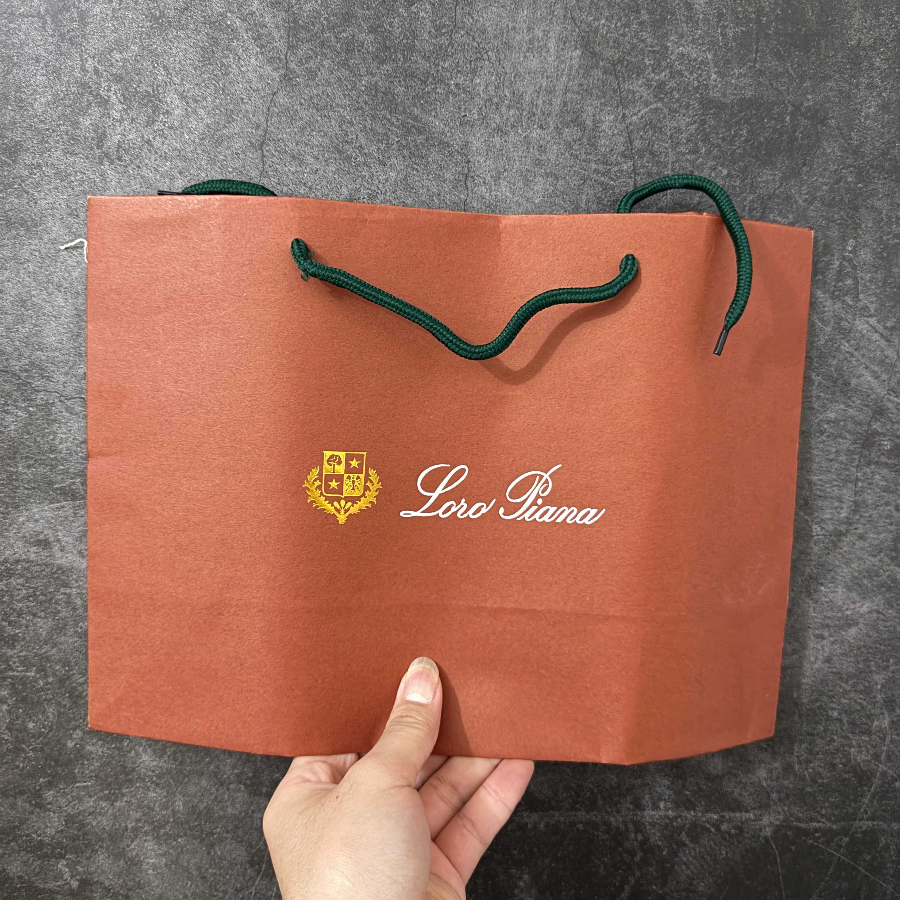 图片[11]-【莞顶飞机盒版】Loro Piana LP乐悠翩雅25 舒适锁头乐福鞋 【报货请备注清楚版本 避免配错】 目前市场最优品质 全鞋原材料 超高清洁度 完美版型 研究了四个月终于可量产完全复刻💯 徒步五万步不脚疼的鞋 LP是意大利顶级奢侈品牌 低调奢华 设计都是一贯纯色系 简单、细节巧妙、清新脱俗！ 不想满大街撞款的可以看看这个品牌、ins、小红书随处可见这个品牌的身影 ！原版一比一定制 细节处理很好‼️ 面部：进口鹿皮反毛羊皮 垫脚：牛皮垫脚 大底：原版耐磨高弹牛筋底 尺码：36-45-选品中心