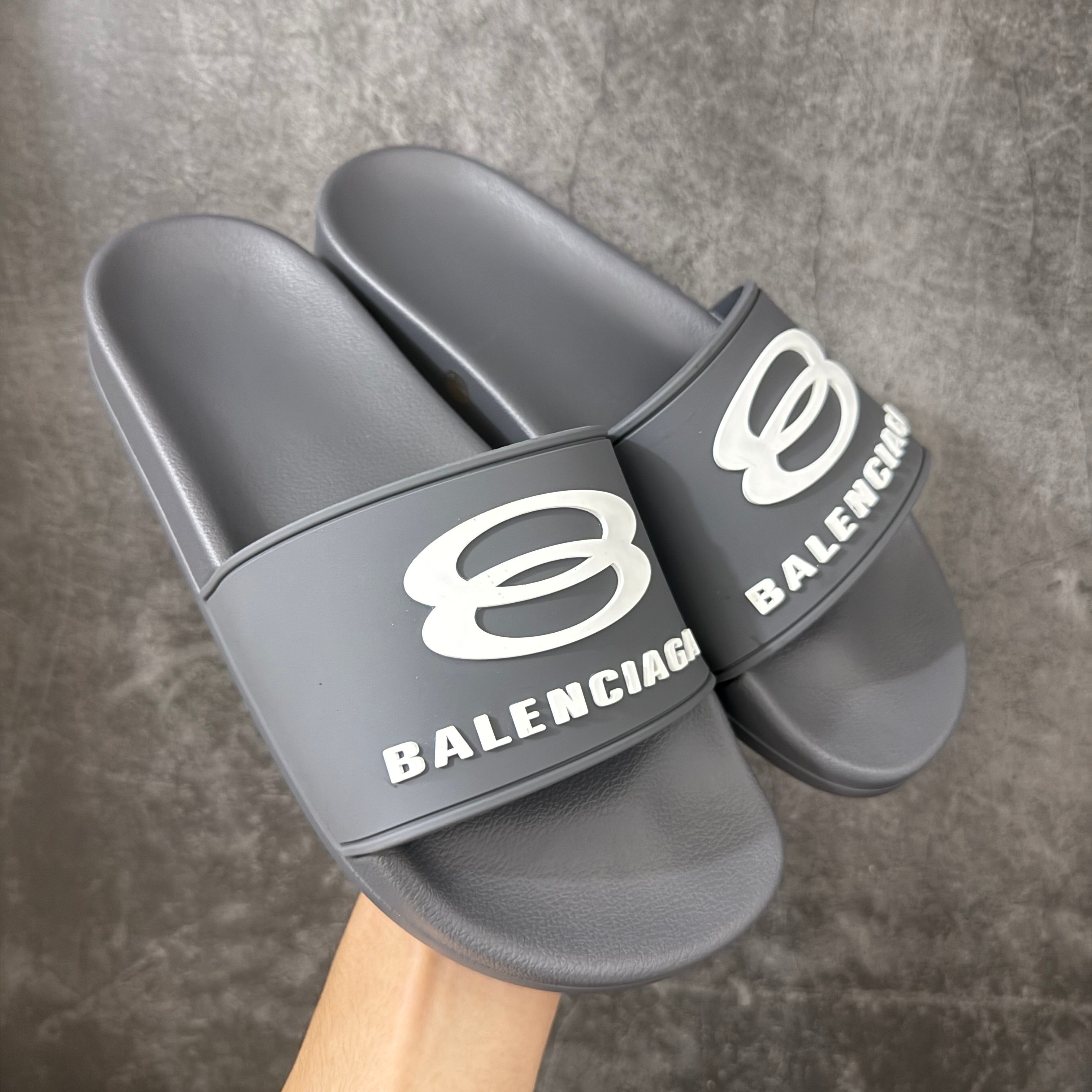 图片[9]-【外贸版本】Balenciaga 巴黎世家拖鞋 2025最新版印花 潮流到没边 原鞋购入开发 官方正确版 原装级头层牛皮 1：1裁剪 鞋面3D打印logo 凹凸感明显 原版一致细节 全码齐全 尺码：39 40 41 42 43 44 45 46-选品中心