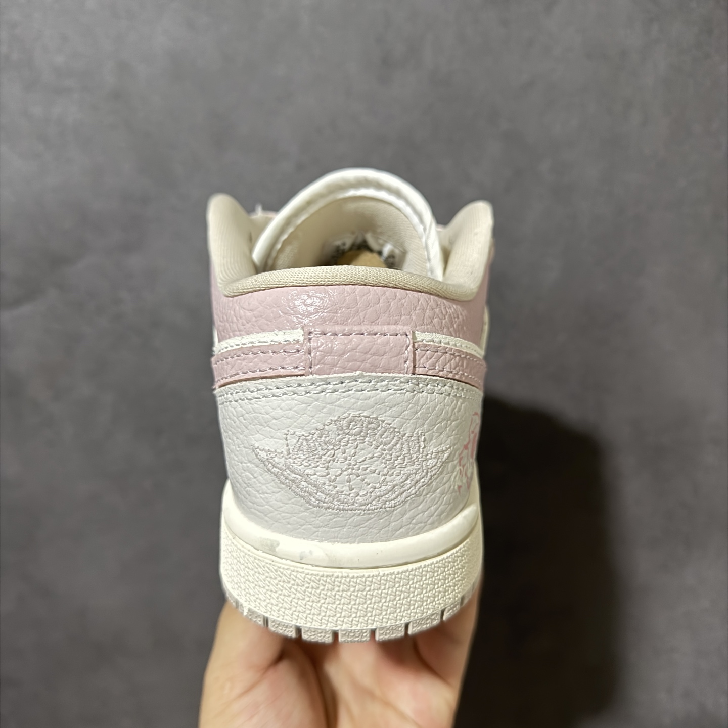 Nike Air Jordan 1 aj1 Low 全新配色 AJ1乔1低帮休闲板鞋 同步官方配色 市场唯一独家头层皮打 Nike Air Jordan 1 aj1 Low 全新配色 AJ1乔1低帮休闲板鞋 同步官方配色 市场唯一独家头层皮打