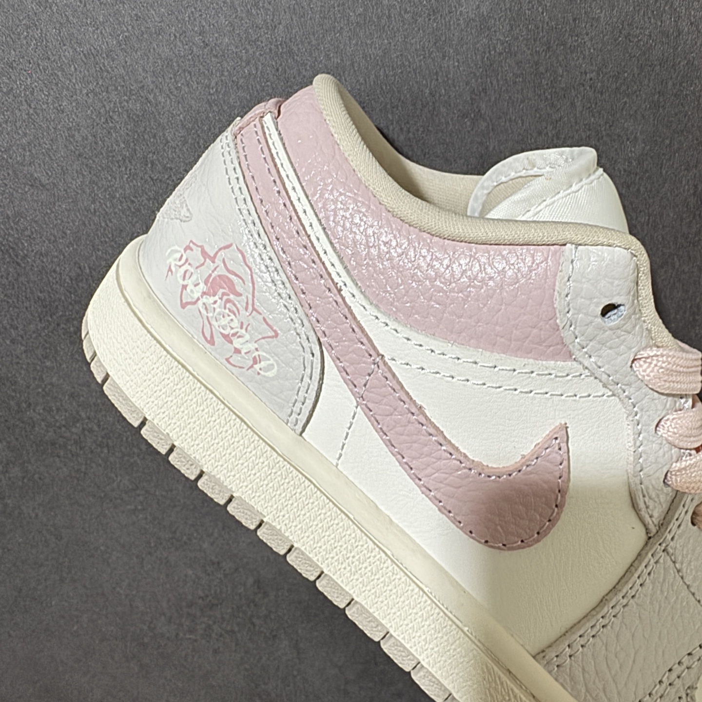 Nike Air Jordan 1 aj1 Low 全新配色 AJ1乔1低帮休闲板鞋 同步官方配色 市场唯一独家头层皮打 Nike Air Jordan 1 aj1 Low 全新配色 AJ1乔1低帮休闲板鞋 同步官方配色 市场唯一独家头层皮打