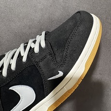 Nike SB Dunk Low SB低帮休闲板鞋 货号: HF3063-001 尺码:40 40.5 41 42 42 Nike SB Dunk Low SB低帮休闲板鞋 货号: HF3063-001 尺码:40 40.5 41 42 42