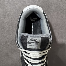 Nike SB Dunk Low SB低帮休闲板鞋 货号: HF3063-001 尺码:40 40.5 41 42 42 Nike SB Dunk Low SB低帮休闲板鞋 货号: HF3063-001 尺码:40 40.5 41 42 42