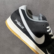 Nike SB Dunk Low SB低帮休闲板鞋 货号: HF3063-001 尺码:40 40.5 41 42 42 Nike SB Dunk Low SB低帮休闲板鞋 货号: HF3063-001 尺码:40 40.5 41 42 42