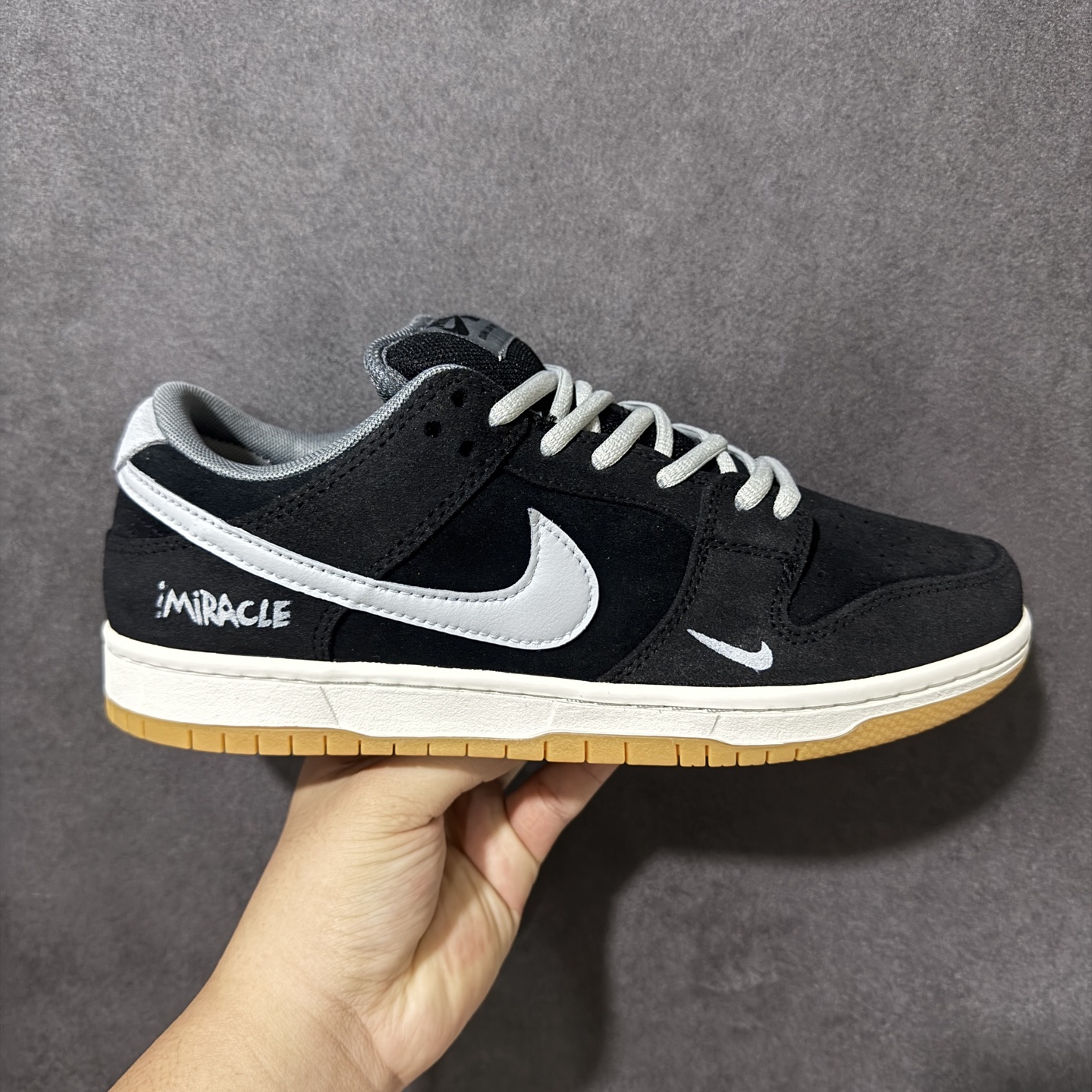 Nike SB Dunk Low SB低帮休闲板鞋 货号: HF3063-001 尺码:40 40.5 41 42 42 Nike SB Dunk Low SB低帮休闲板鞋 货号: HF3063-001 尺码:40 40.5 41 42 42