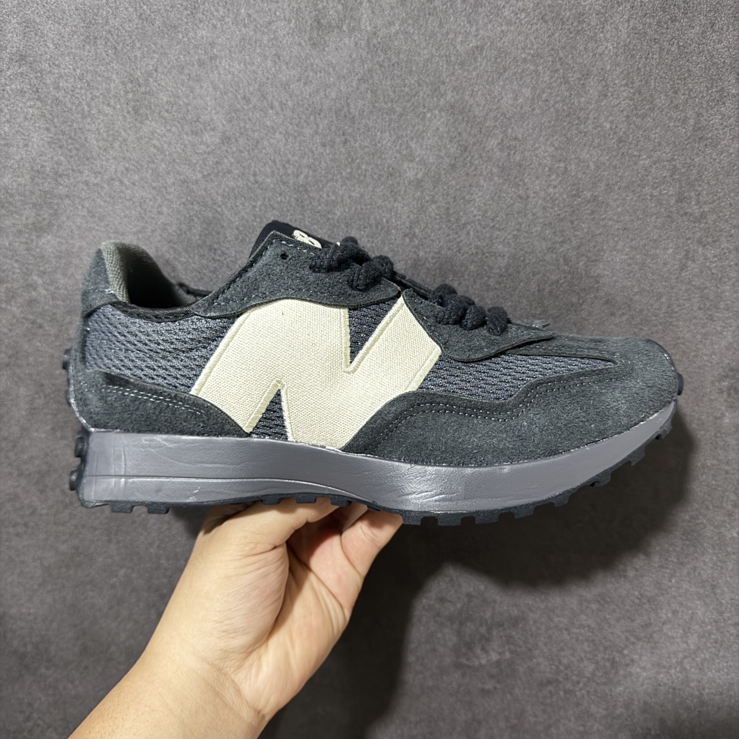 New Balance NB327系列复古休闲运动慢跑鞋 “炭黑米白麻布”U327WVE 原厂细翻毛 原数据档案结合二次 New Balance NB327系列复古休闲运动慢跑鞋 “炭黑米白麻布”U327WVE 原厂细翻毛 原数据档案结合二次