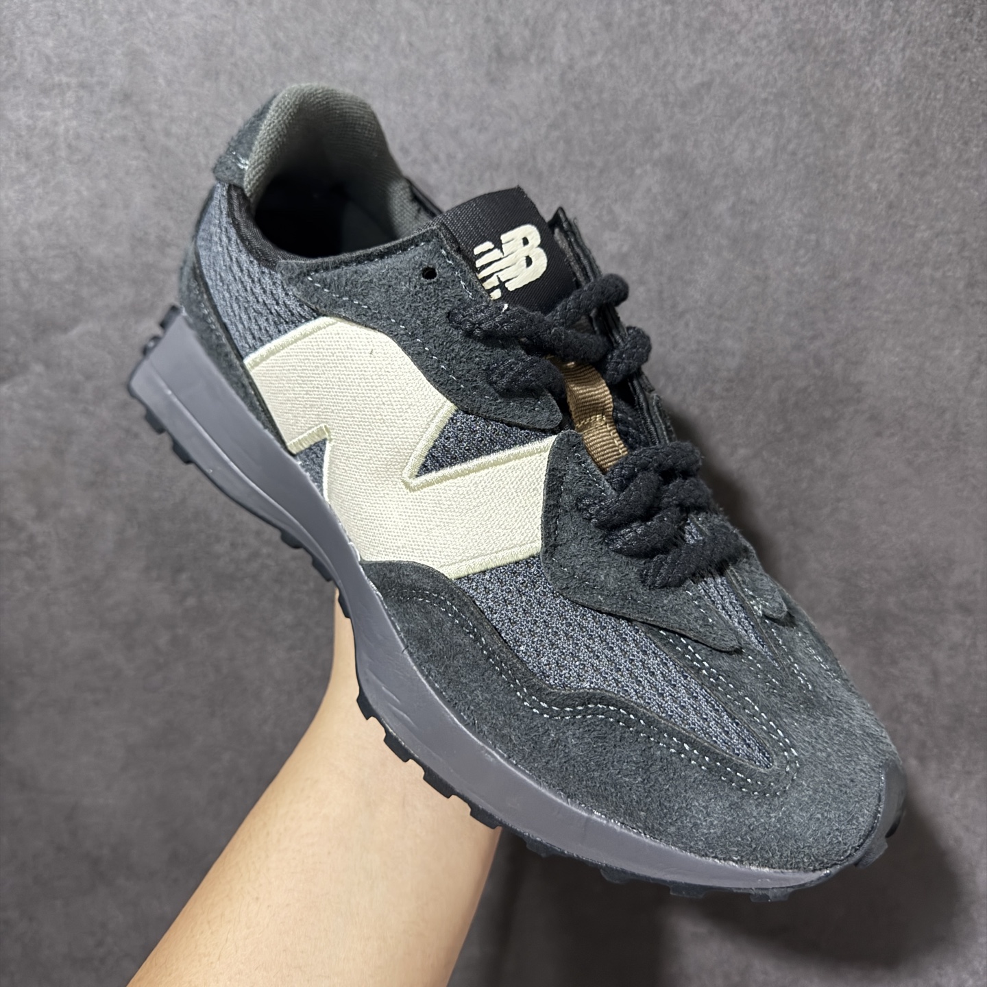 New Balance NB327系列复古休闲运动慢跑鞋 “炭黑米白麻布”U327WVE 原厂细翻毛 原数据档案结合二次