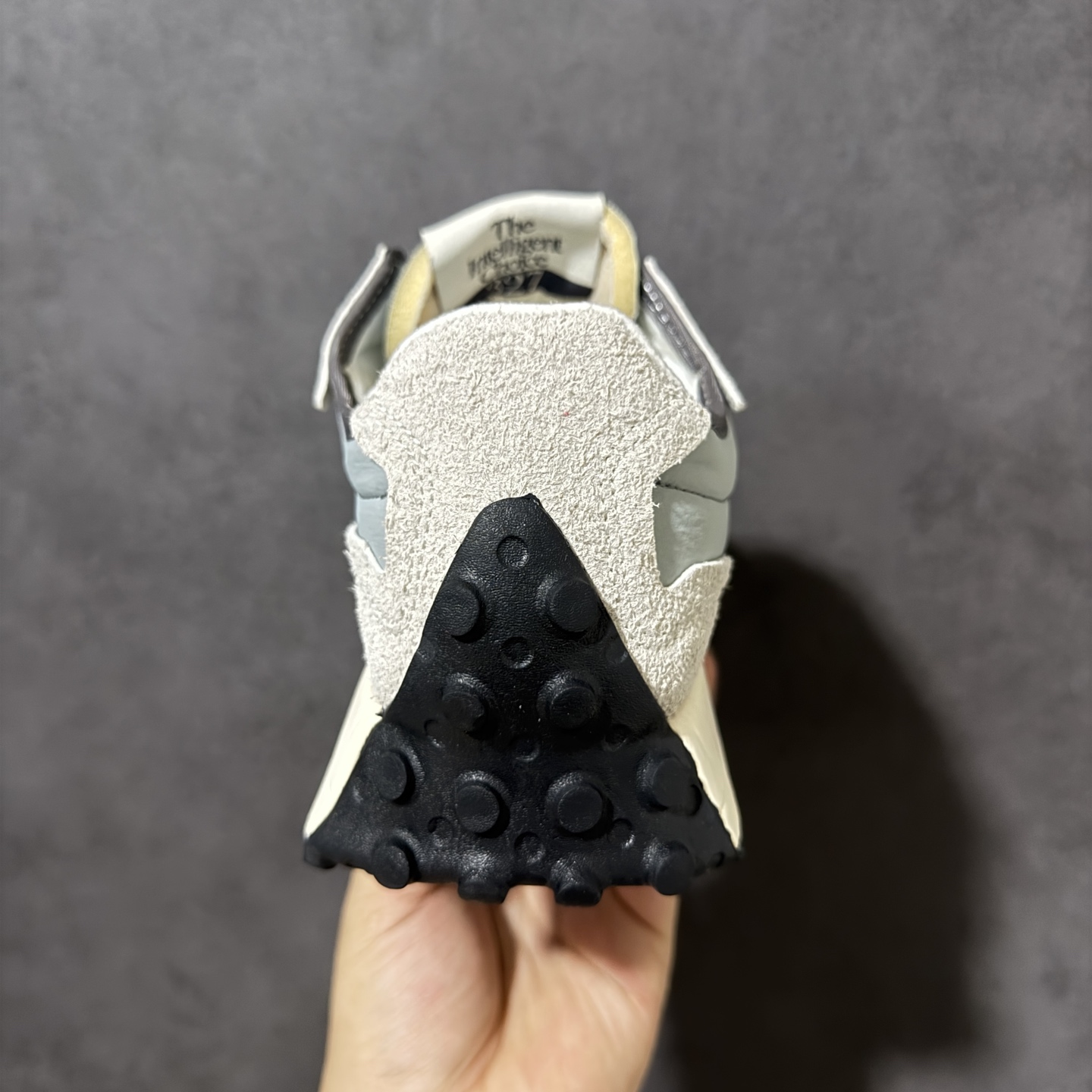 New Balance NB327系列复古休闲运动慢跑鞋 “炭黑米白麻布”U327WVE 原厂细翻毛 原数据档案结合二次