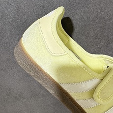 Adidas Samba Jane w 阿迪达斯 玛丽珍款 板鞋懒人一脚蹬运动鞋 采用皮革材质的设计融合了经典与现代元素 Adidas Samba Jane w 阿迪达斯 玛丽珍款 板鞋懒人一脚蹬运动鞋 采用皮革材质的设计融合了经典与现代元素