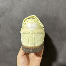Adidas Samba Jane w 阿迪达斯 玛丽珍款 板鞋懒人一脚蹬运动鞋 采用皮革材质的设计融合了经典与现代元素 Adidas Samba Jane w 阿迪达斯 玛丽珍款 板鞋懒人一脚蹬运动鞋 采用皮革材质的设计融合了经典与现代元素