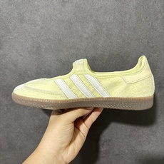 Adidas Samba Jane w 阿迪达斯 玛丽珍款 板鞋懒人一脚蹬运动鞋 采用皮革材质的设计融合了经典与现代元素 Adidas Samba Jane w 阿迪达斯 玛丽珍款 板鞋懒人一脚蹬运动鞋 采用皮革材质的设计融合了经典与现代元素