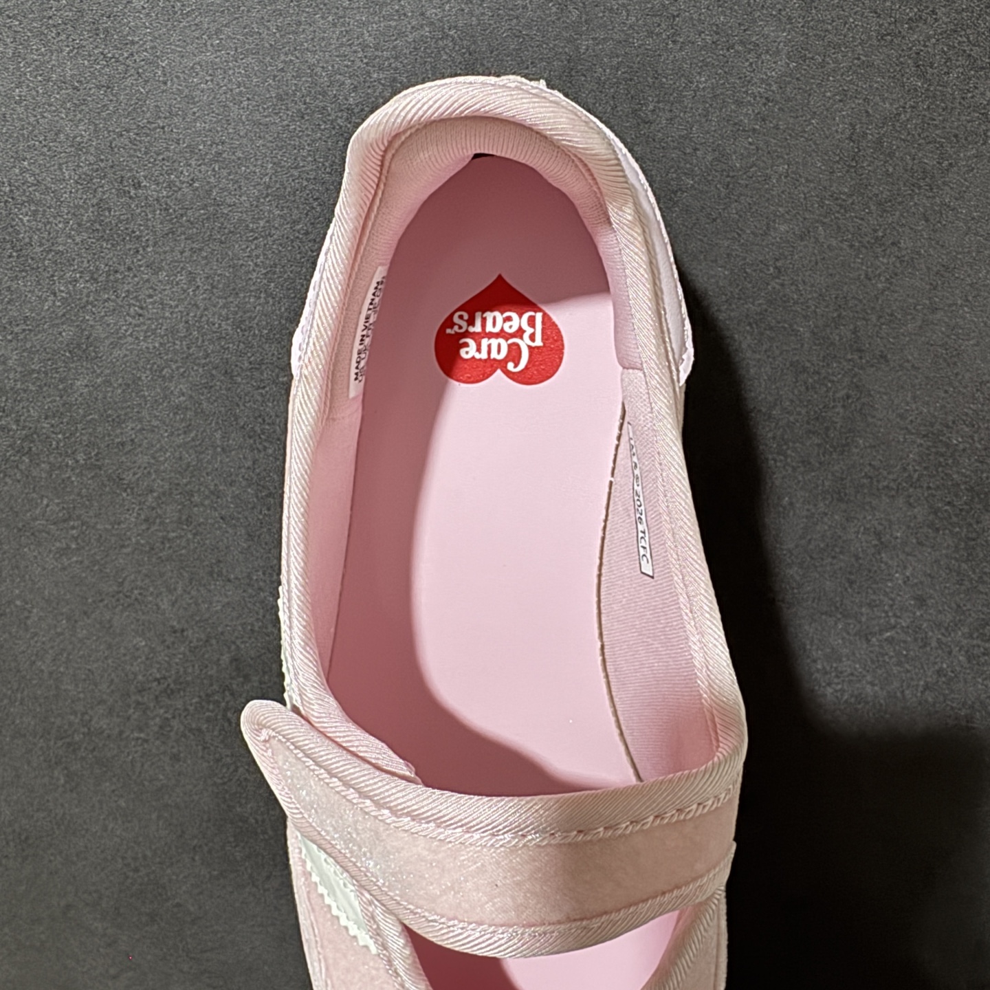 Adidas Samba Jane w 阿迪达斯 玛丽珍款 板鞋懒人一脚蹬运动鞋 采用皮革材质的设计融合了经典与现代元素 Adidas Samba Jane w 阿迪达斯 玛丽珍款 板鞋懒人一脚蹬运动鞋 采用皮革材质的设计融合了经典与现代元素