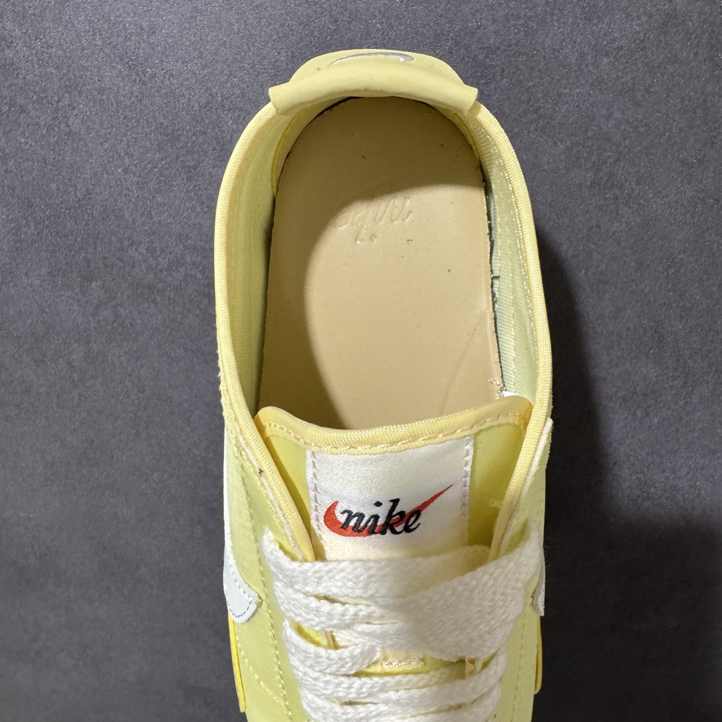 Nike Moon Shoe OG Summit 耐克 柔软舒适防滑耐磨 低帮休闲板鞋 黄白生胶 货号:IW0955-7 Nike Moon Shoe OG Summit 耐克 柔软舒适防滑耐磨 低帮休闲板鞋 黄白生胶 货号:IW0955-7