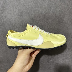 Nike Moon Shoe OG Summit 耐克 柔软舒适防滑耐磨 低帮休闲板鞋 黄白生胶 货号:IW0955-7 Nike Moon Shoe OG Summit 耐克 柔软舒适防滑耐磨 低帮休闲板鞋 黄白生胶 货号:IW0955-7