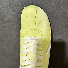 Nike Moon Shoe OG Summit 耐克 柔软舒适防滑耐磨 低帮休闲板鞋 黄白生胶 货号:IW0955-7 Nike Moon Shoe OG Summit 耐克 柔软舒适防滑耐磨 低帮休闲板鞋 黄白生胶 货号:IW0955-7