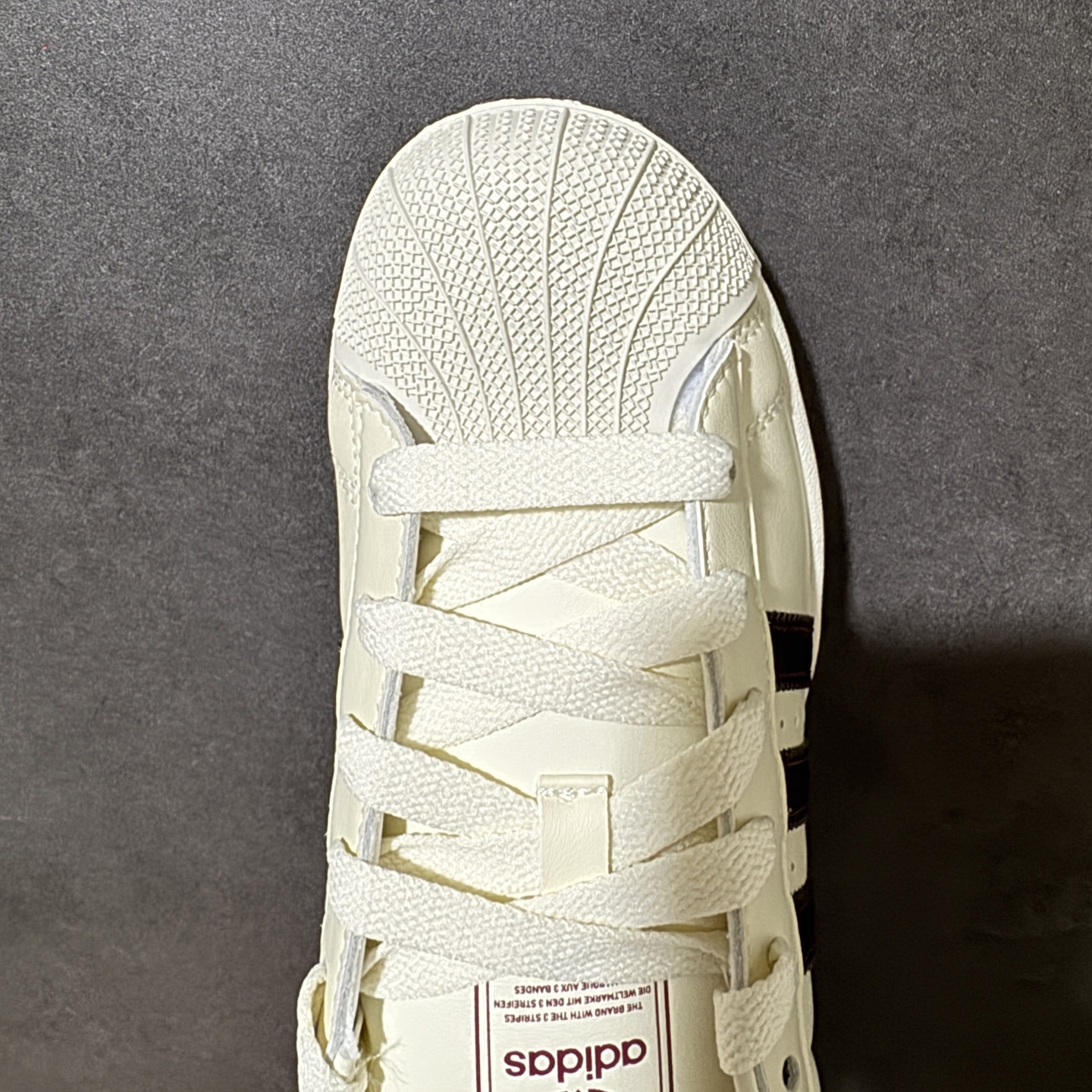 Adidas Original Superstar 2 阿迪达斯 低帮 米白红 贝壳头2代防滑耐磨轻便低邦板鞋 鞋身整体 Adidas Original Superstar 2 阿迪达斯 低帮 米白红 贝壳头2代防滑耐磨轻便低邦板鞋 鞋身整体