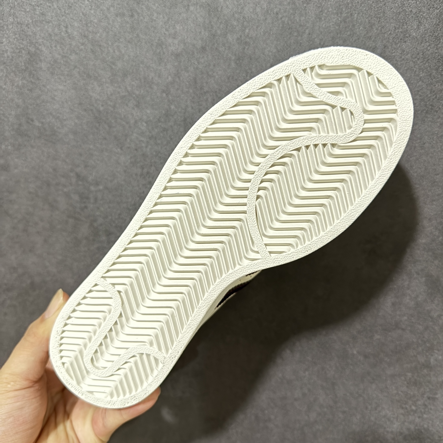 Adidas Original Superstar 2 阿迪达斯 低帮 米白红 贝壳头2代防滑耐磨轻便低邦板鞋 鞋身整体 Adidas Original Superstar 2 阿迪达斯 低帮 米白红 贝壳头2代防滑耐磨轻便低邦板鞋 鞋身整体