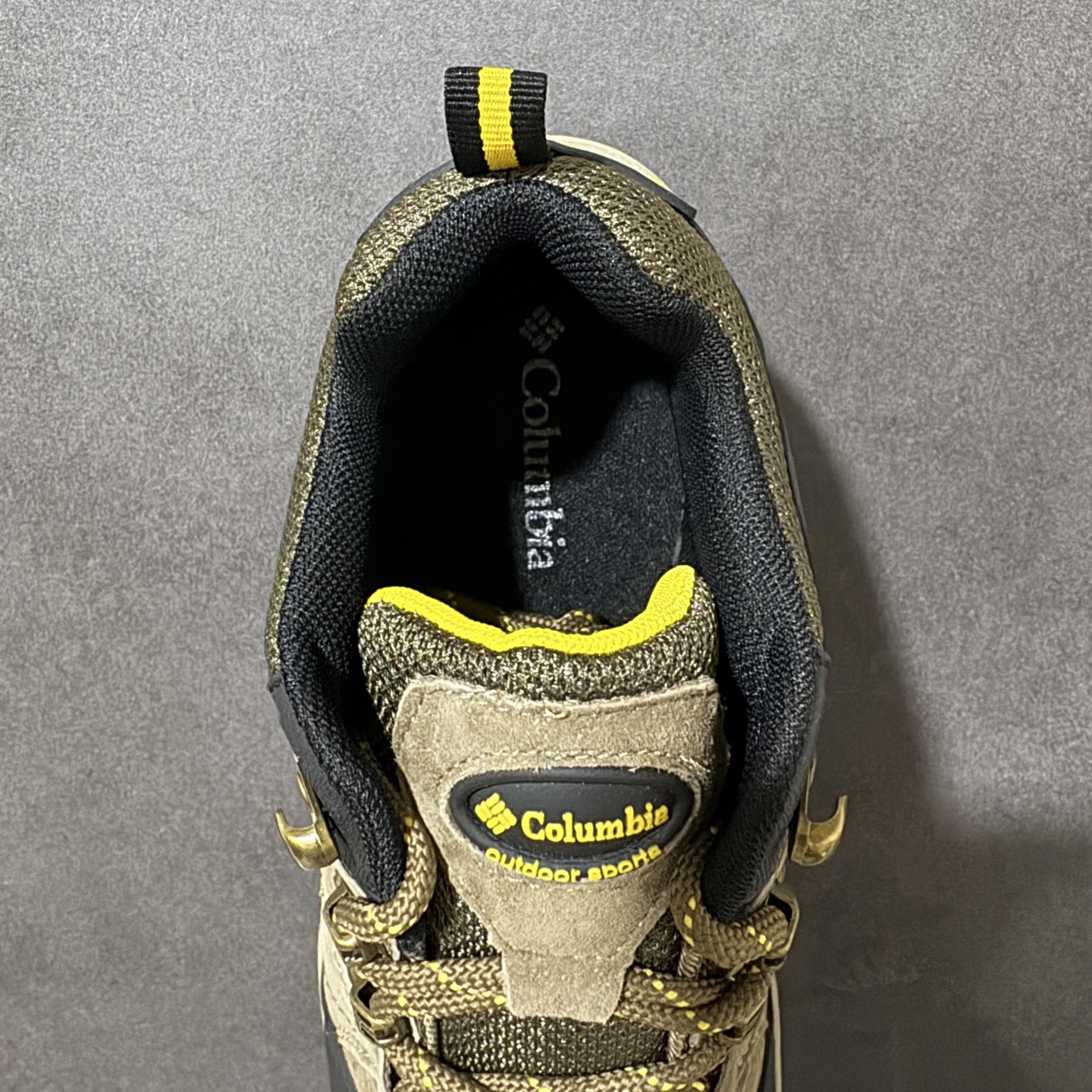 Columbia哥伦比亚男鞋登山鞋休闲鞋户外越野徒步鞋。Columbia成立于1938年,源自美国俄勒冈州波特兰市,是有 Columbia哥伦比亚男鞋登山鞋休闲鞋户外越野徒步鞋。Columbia成立于1938年,源自美国俄勒冈州波特兰市,是有