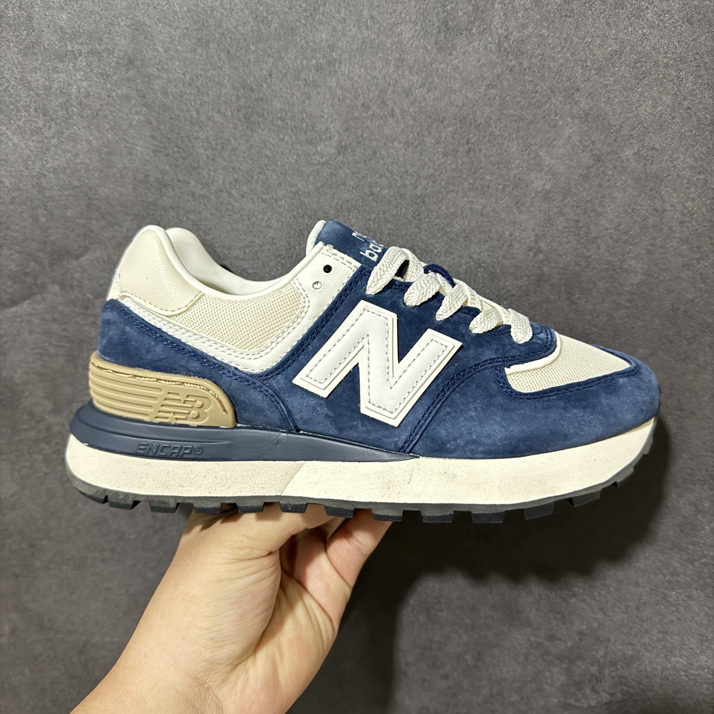 New Balance U574 新百伦低帮复古休闲运动慢跑鞋 采用猪巴革组合网织物鞋面材质全新4层组合独立私模大底 货
