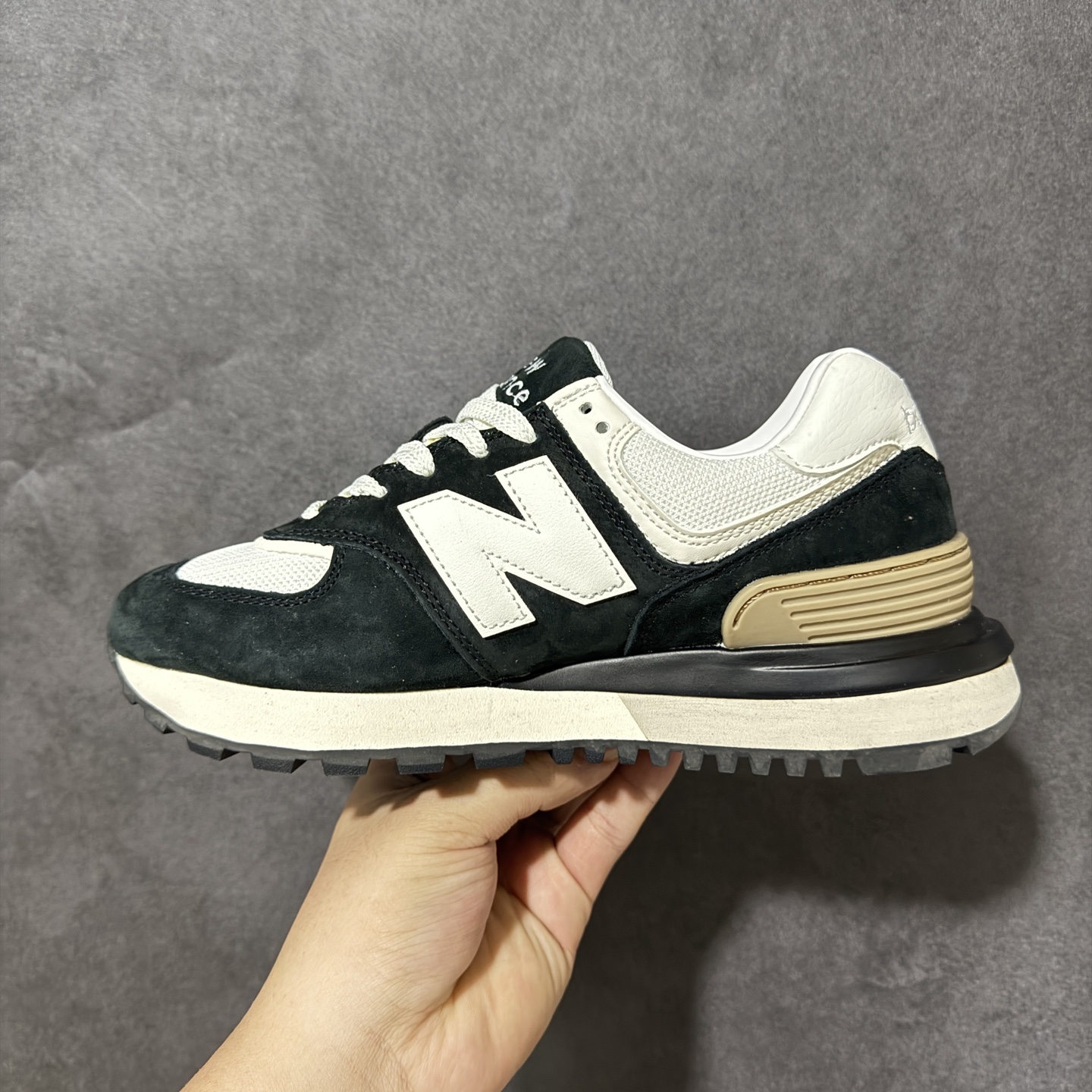 New Balance U574 新百伦低帮复古休闲运动慢跑鞋 采用猪巴革组合网织物鞋面材质全新4层组合独立私模大底 尺