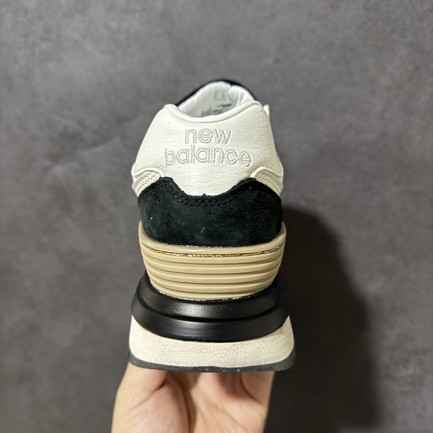 New Balance U574 新百伦低帮复古休闲运动慢跑鞋 采用猪巴革组合网织物鞋面材质全新4层组合独立私模大底 尺