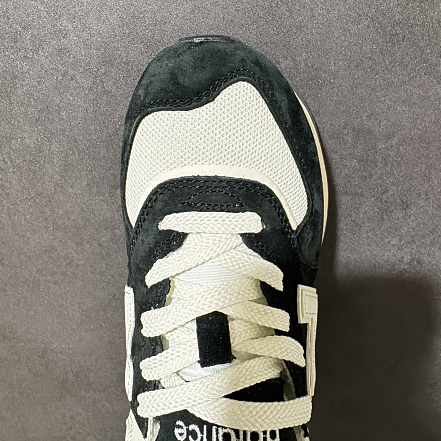 New Balance U574 新百伦低帮复古休闲运动慢跑鞋 采用猪巴革组合网织物鞋面材质全新4层组合独立私模大底 尺