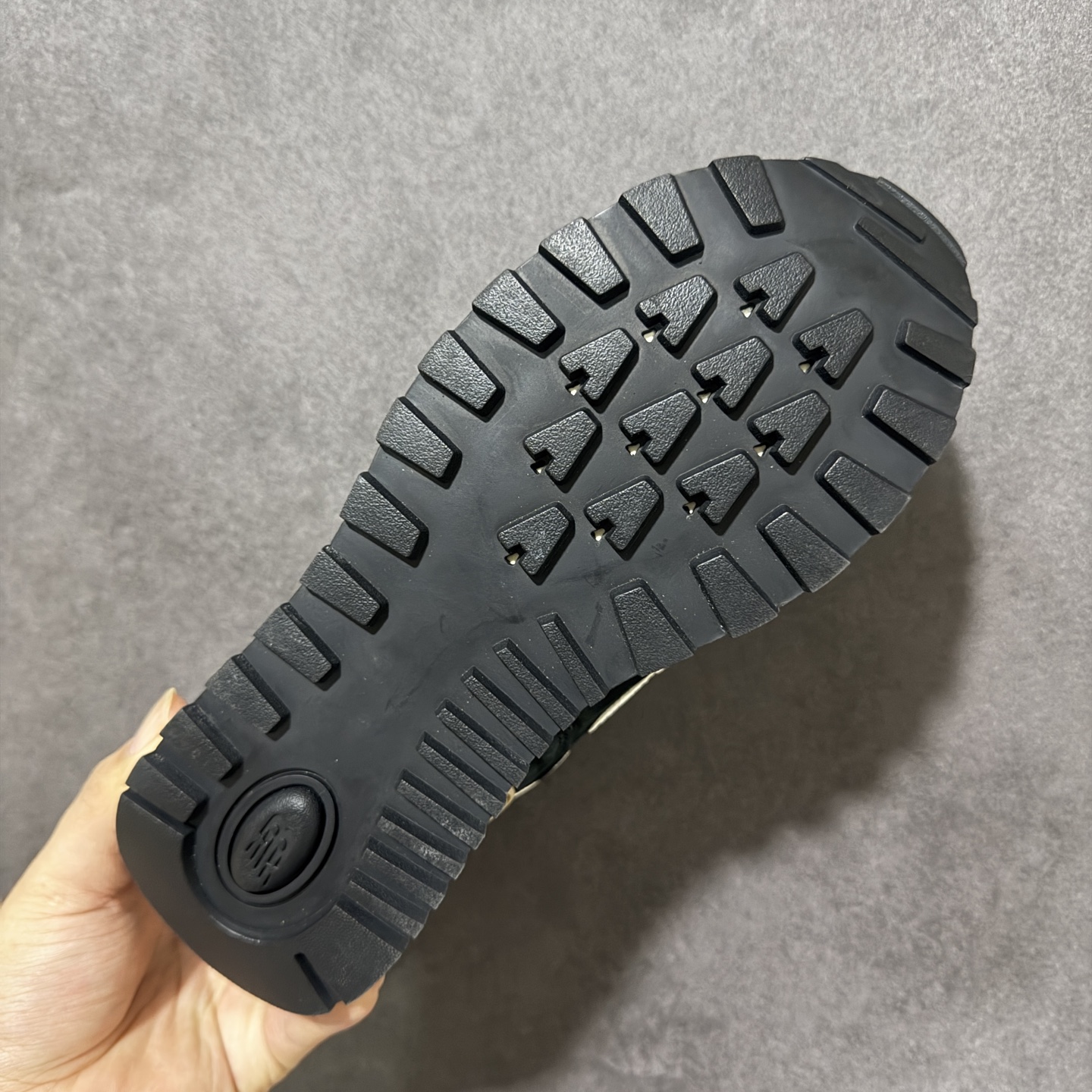 New Balance U574 新百伦低帮复古休闲运动慢跑鞋 采用猪巴革组合网织物鞋面材质全新4层组合独立私模大底 尺