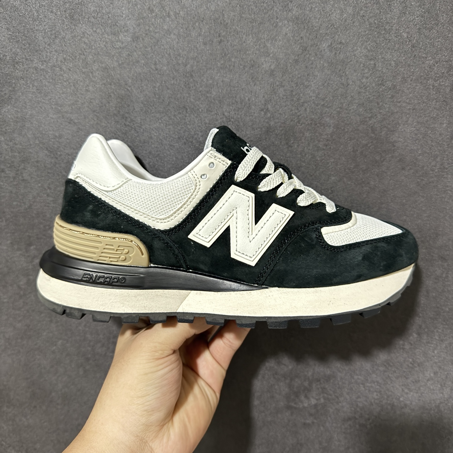 New Balance U574 新百伦低帮复古休闲运动慢跑鞋 采用猪巴革组合网织物鞋面材质全新4层组合独立私模大底 尺 New Balance U574 新百伦低帮复古休闲运动慢跑鞋 采用猪巴革组合网织物鞋面材质全新4层组合独立私模大底 尺