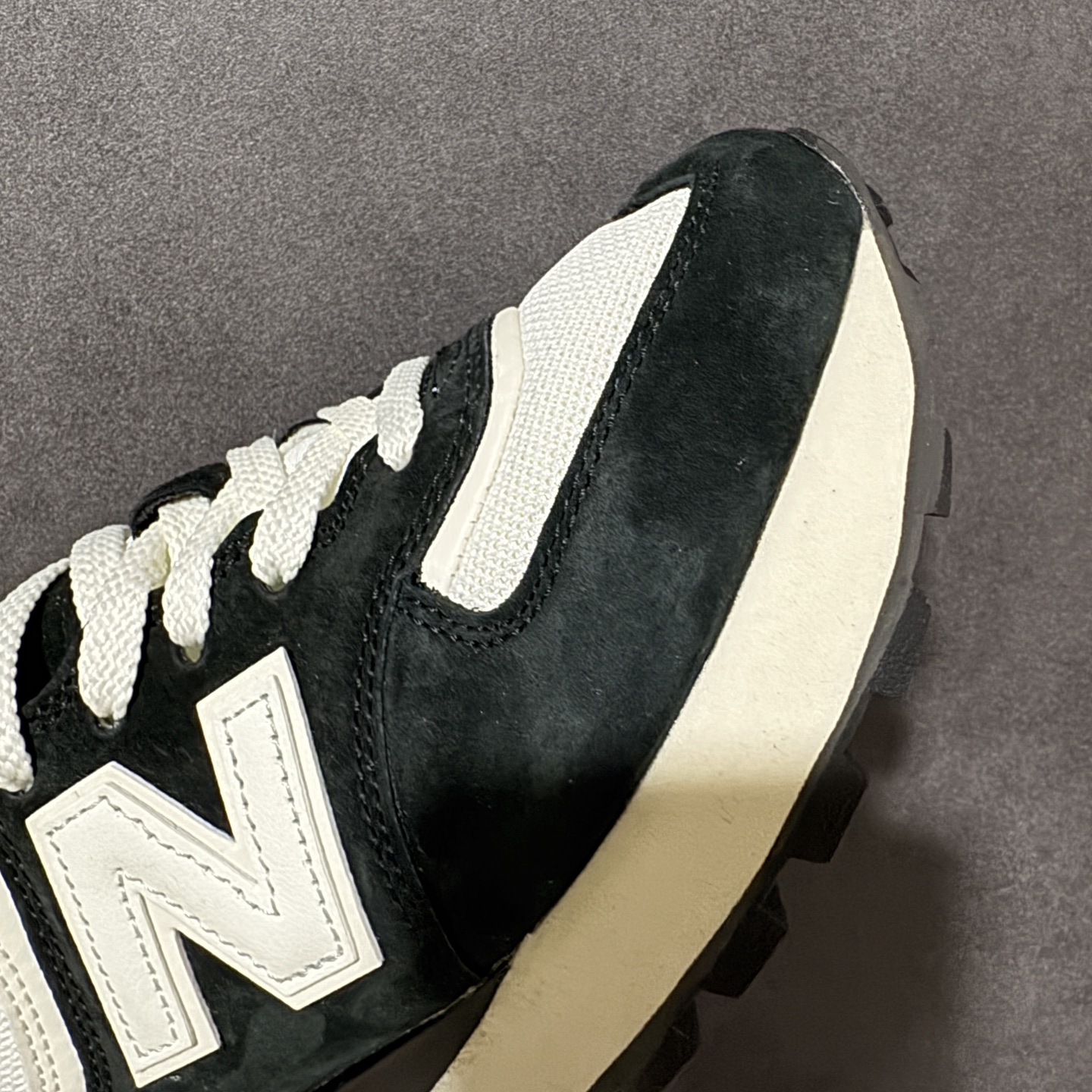 New Balance U574 新百伦低帮复古休闲运动慢跑鞋 采用猪巴革组合网织物鞋面材质全新4层组合独立私模大底 尺