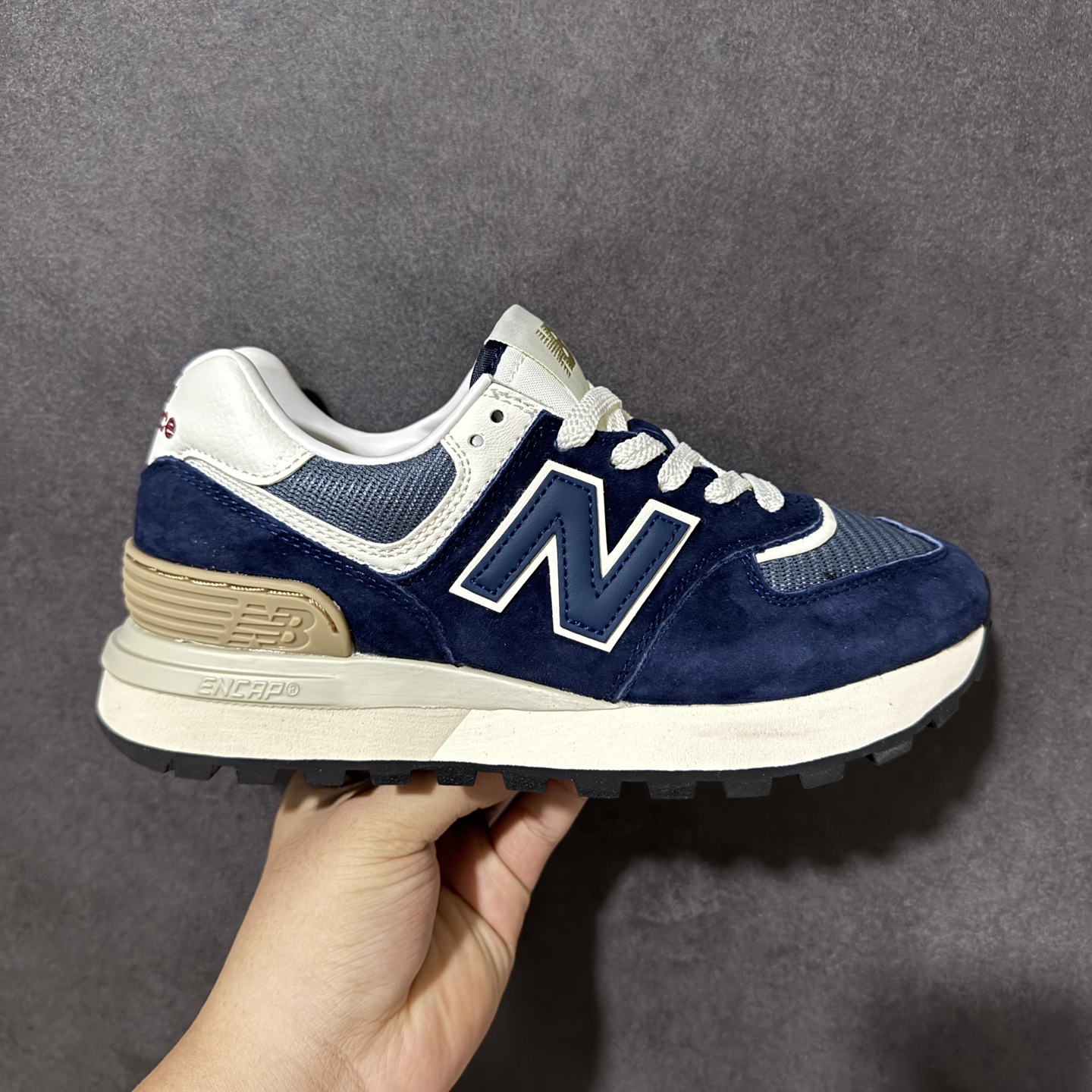 New Balance U574 新百伦低帮复古休闲运动慢跑鞋 采用猪巴革组合网织物鞋面材质全新4层组合独立私模大底 尺 New Balance U574 新百伦低帮复古休闲运动慢跑鞋 采用猪巴革组合网织物鞋面材质全新4层组合独立私模大底 尺