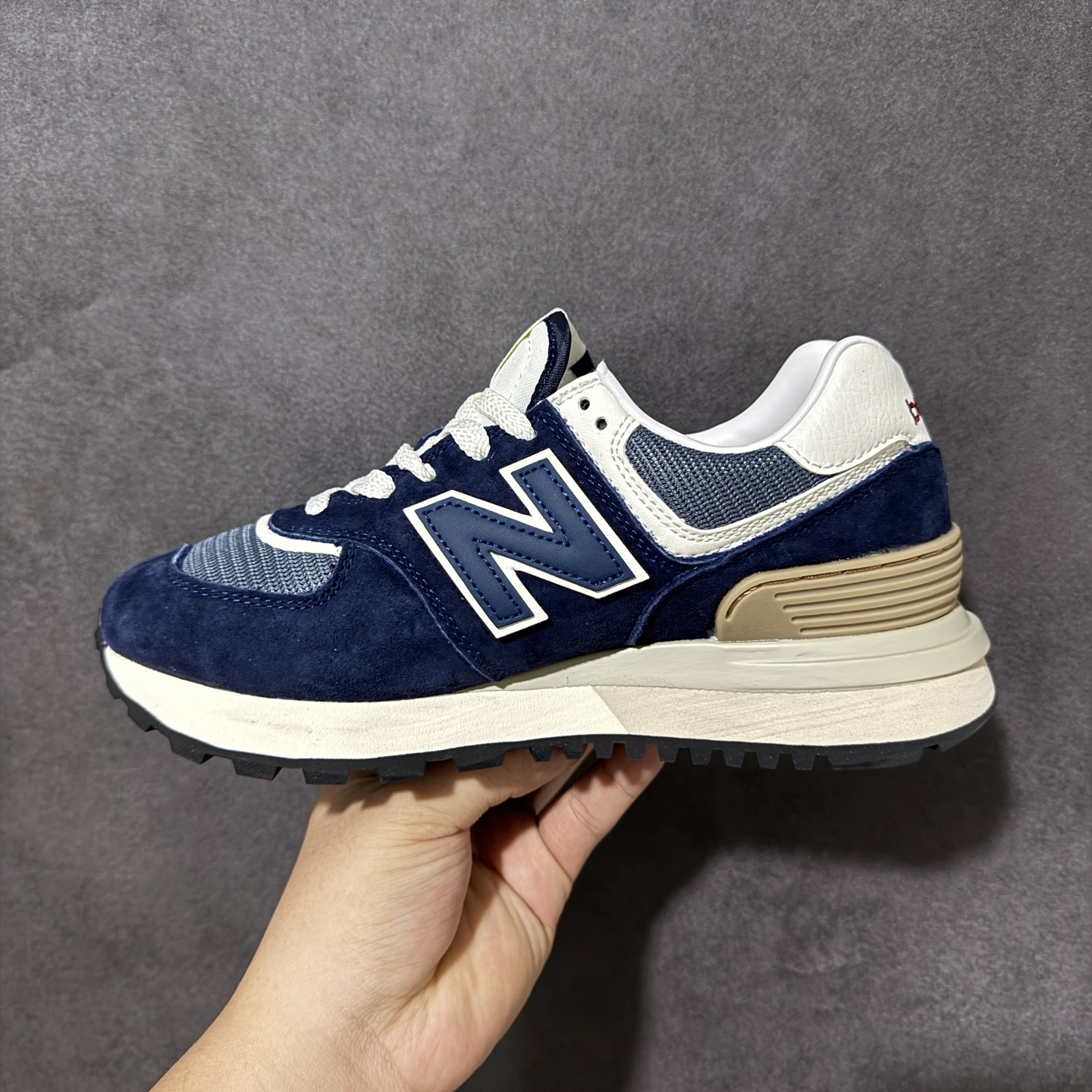 New Balance U574 新百伦低帮复古休闲运动慢跑鞋 采用猪巴革组合网织物鞋面材质全新4层组合独立私模大底 尺