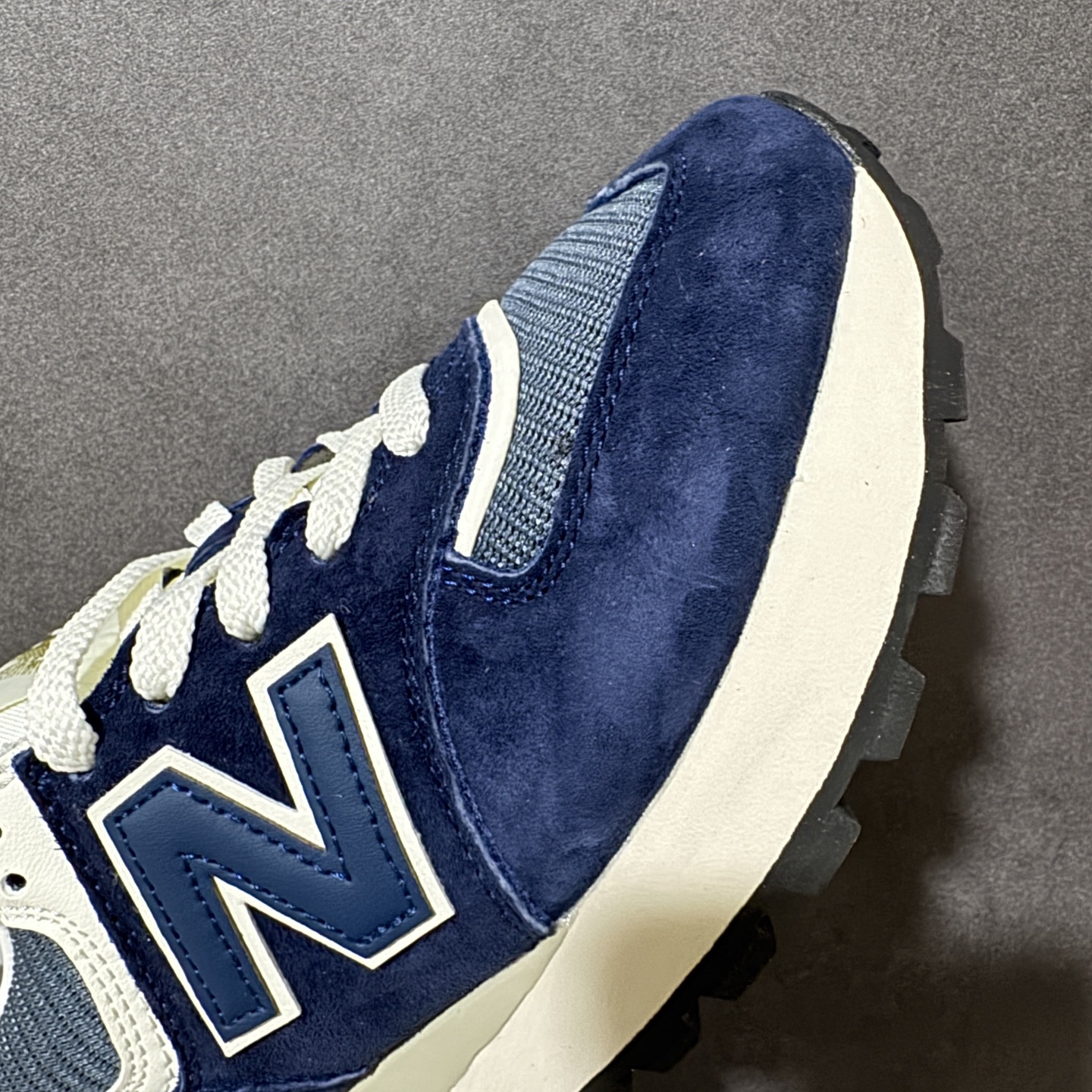 New Balance U574 新百伦低帮复古休闲运动慢跑鞋 采用猪巴革组合网织物鞋面材质全新4层组合独立私模大底 尺