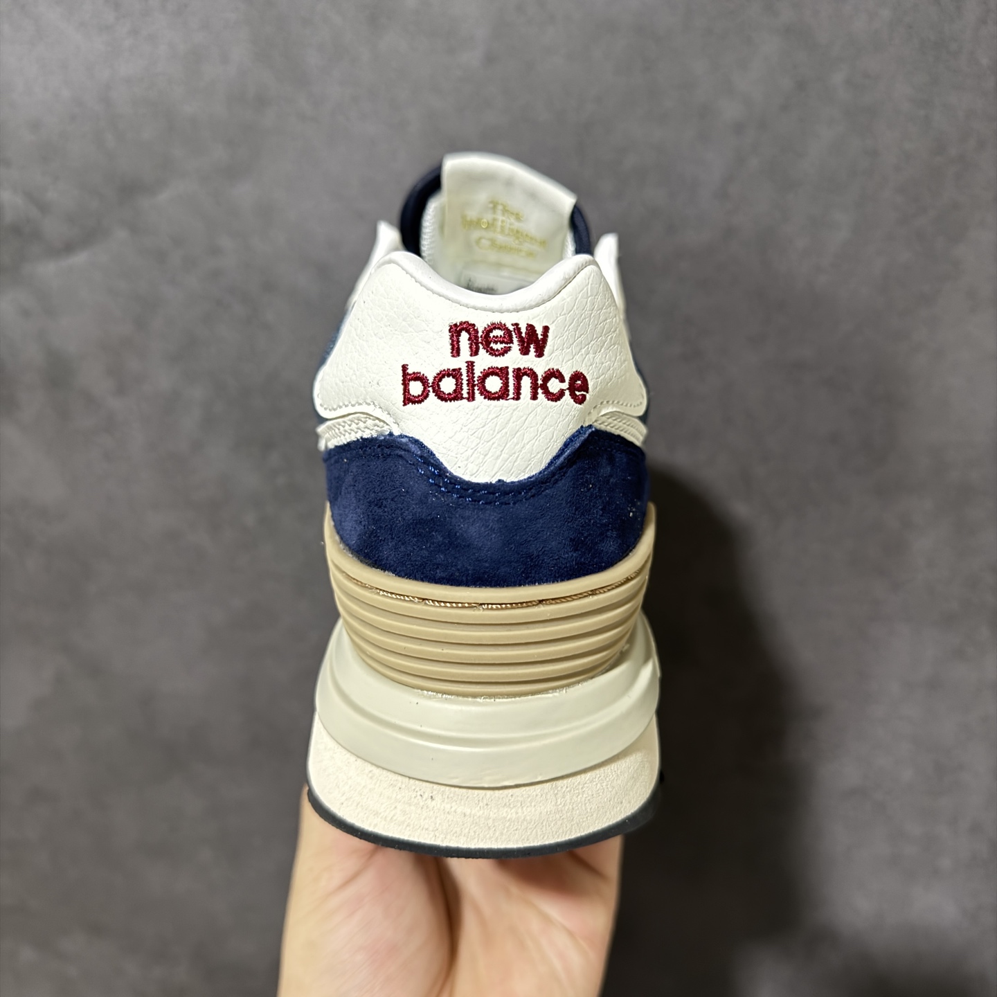 New Balance U574 新百伦低帮复古休闲运动慢跑鞋 采用猪巴革组合网织物鞋面材质全新4层组合独立私模大底 尺
