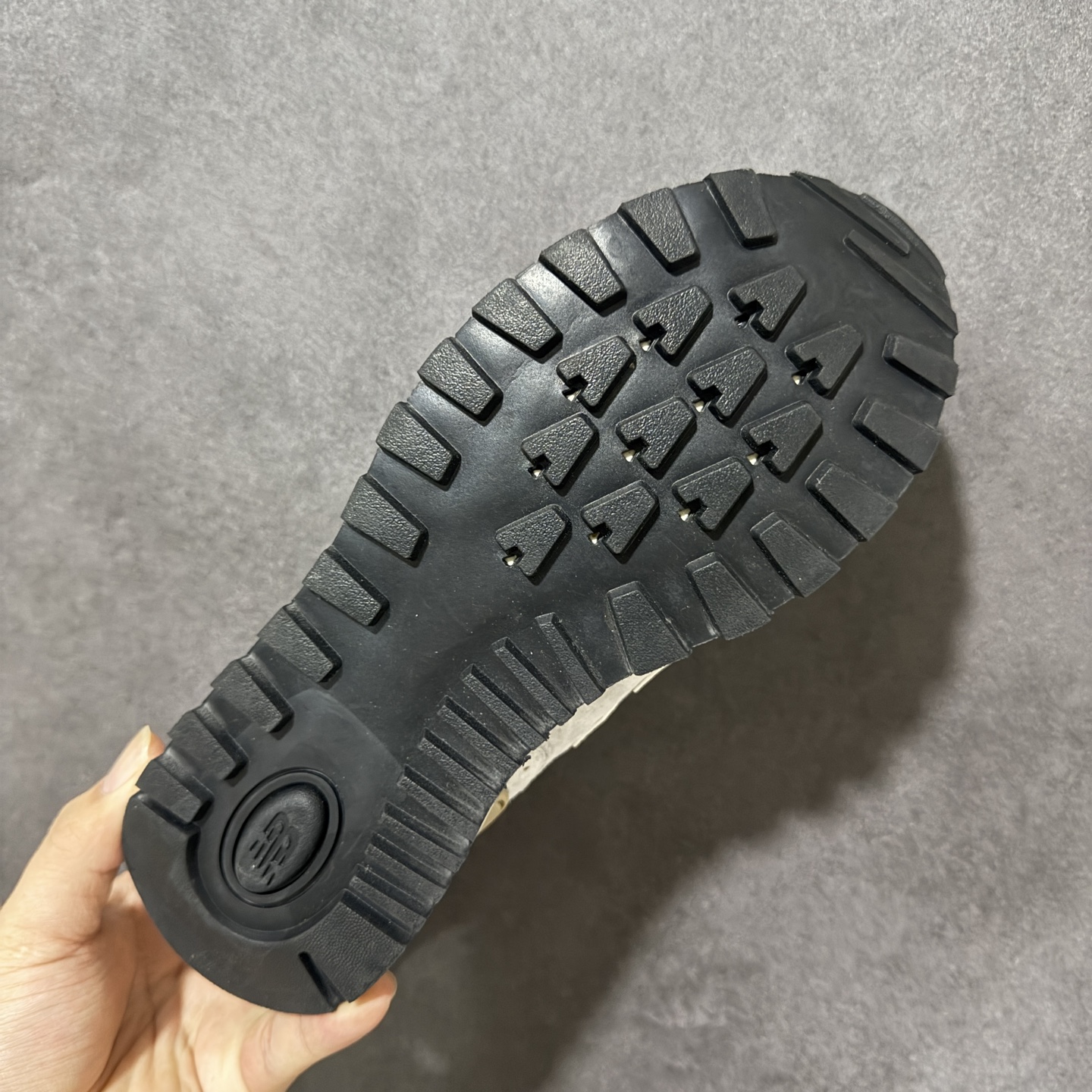 New Balance U574 新百伦低帮复古休闲运动慢跑鞋 采用猪巴革组合网织物鞋面材质全新4层组合独立私模大底 尺