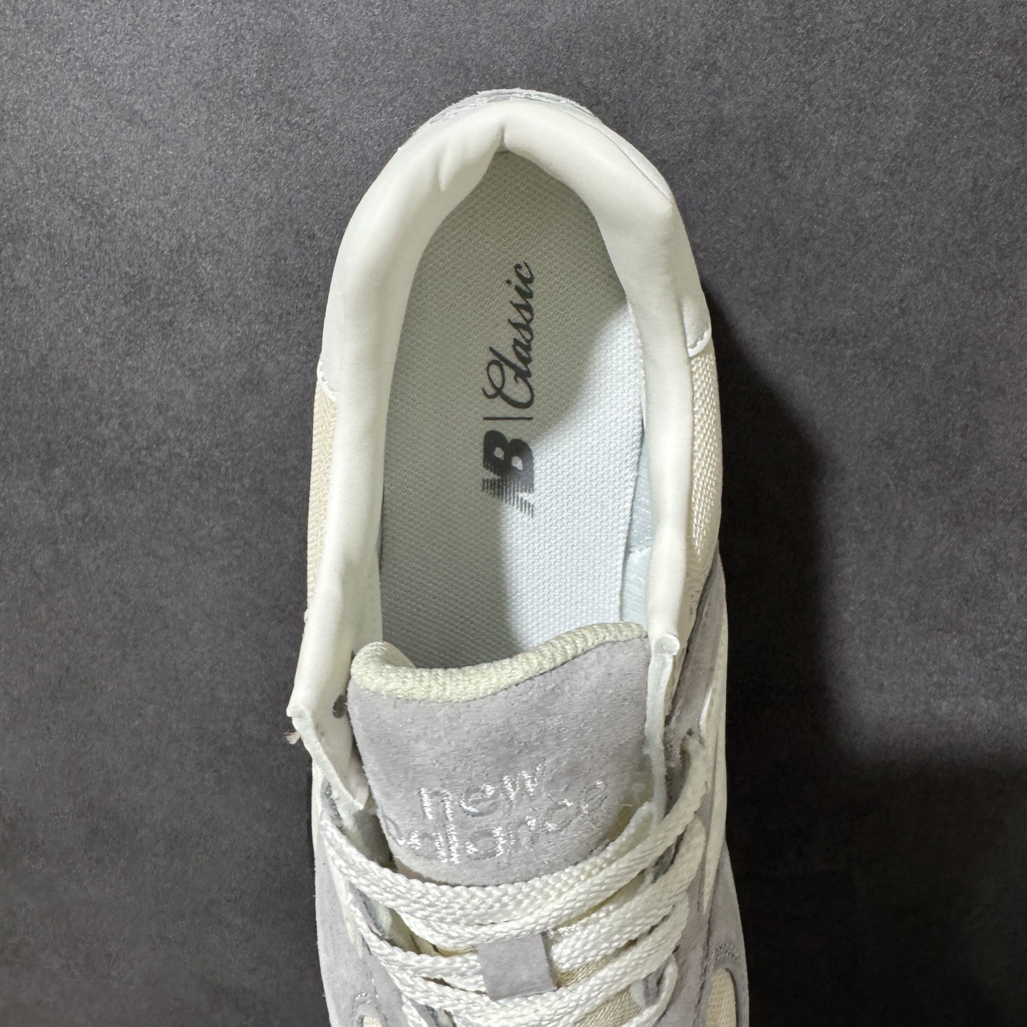 New Balance U574 新百伦低帮复古休闲运动慢跑鞋 采用猪巴革组合网织物鞋面材质全新4层组合独立私模大底 尺