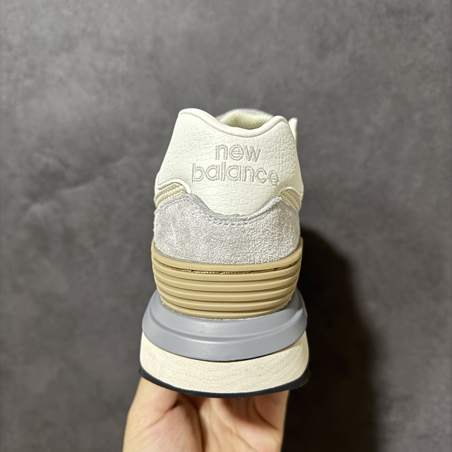 New Balance U574 新百伦低帮复古休闲运动慢跑鞋 采用猪巴革组合网织物鞋面材质全新4层组合独立私模大底 尺