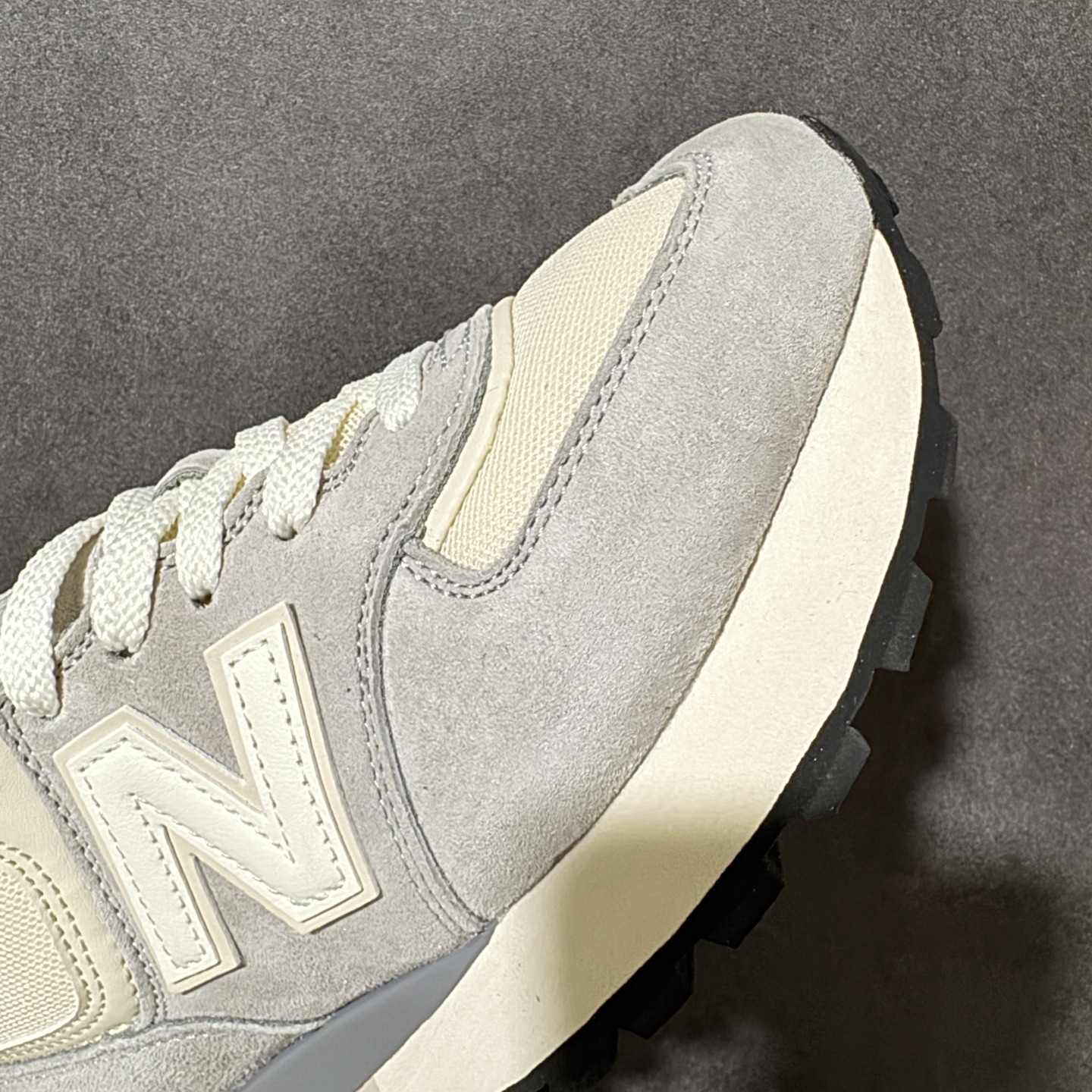 New Balance U574 新百伦低帮复古休闲运动慢跑鞋 采用猪巴革组合网织物鞋面材质全新4层组合独立私模大底 尺