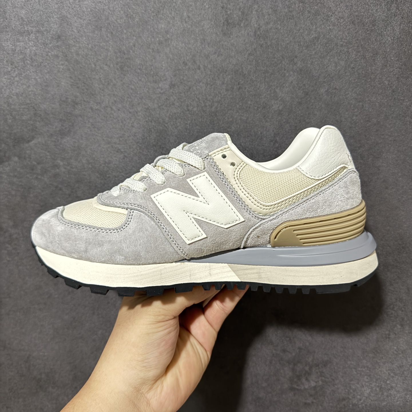 New Balance U574 新百伦低帮复古休闲运动慢跑鞋 采用猪巴革组合网织物鞋面材质全新4层组合独立私模大底 尺
