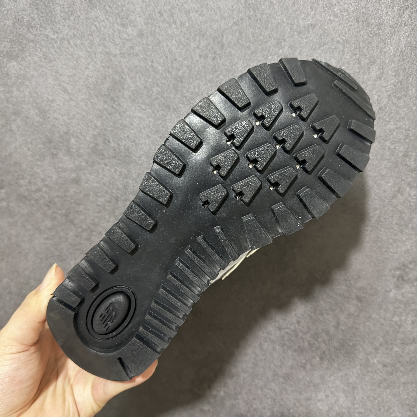 New Balance U574 新百伦低帮复古休闲运动慢跑鞋 采用猪巴革组合网织物鞋面材质全新4层组合独立私模大底 尺
