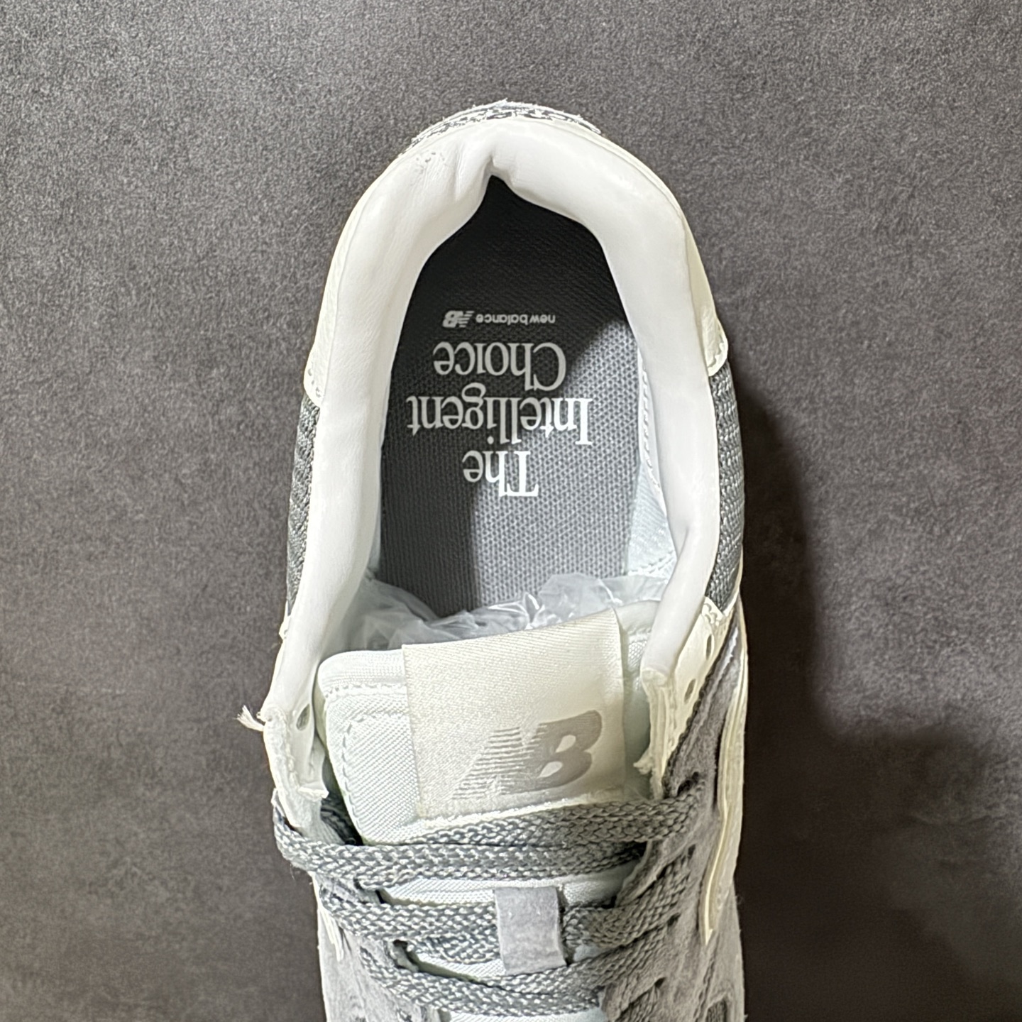 New Balance U574 新百伦低帮复古休闲运动慢跑鞋 采用猪巴革组合网织物鞋面材质全新4层组合独立私模大底 尺
