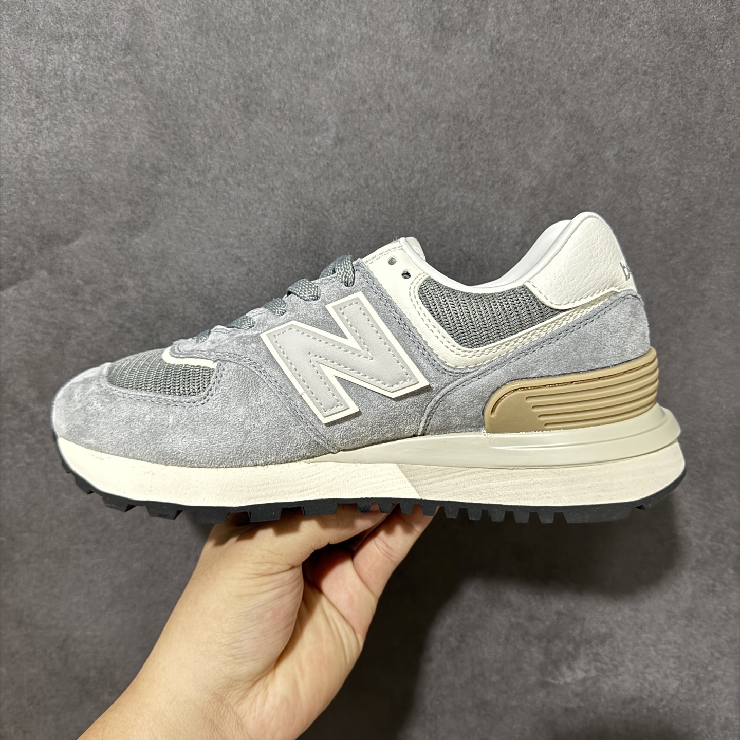 New Balance U574 新百伦低帮复古休闲运动慢跑鞋 采用猪巴革组合网织物鞋面材质全新4层组合独立私模大底 尺