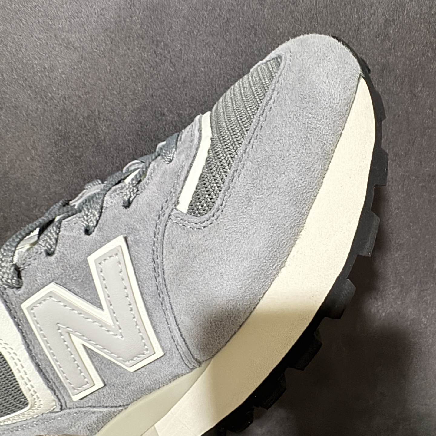 New Balance U574 新百伦低帮复古休闲运动慢跑鞋 采用猪巴革组合网织物鞋面材质全新4层组合独立私模大底 尺