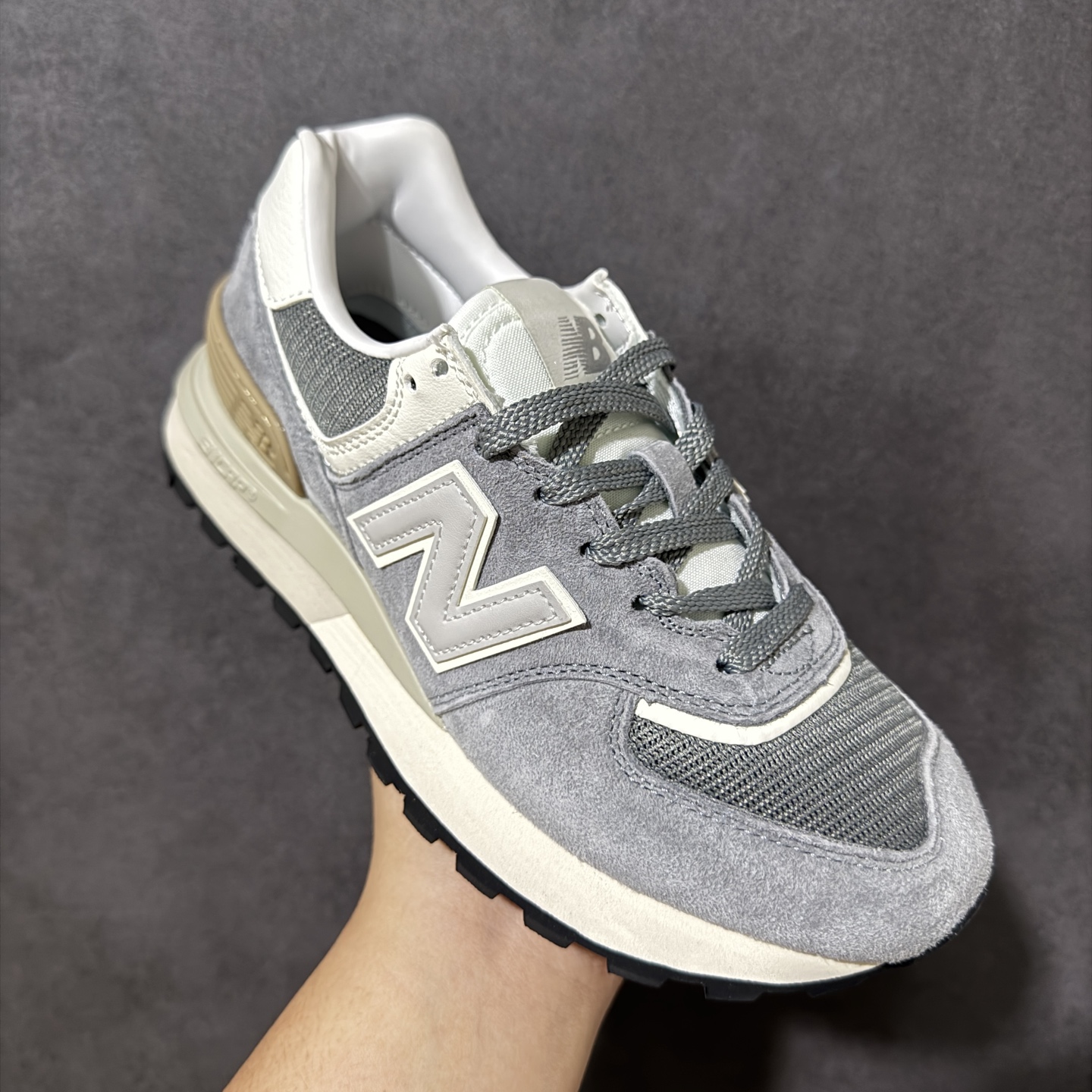 New Balance U574 新百伦低帮复古休闲运动慢跑鞋 采用猪巴革组合网织物鞋面材质全新4层组合独立私模大底 尺